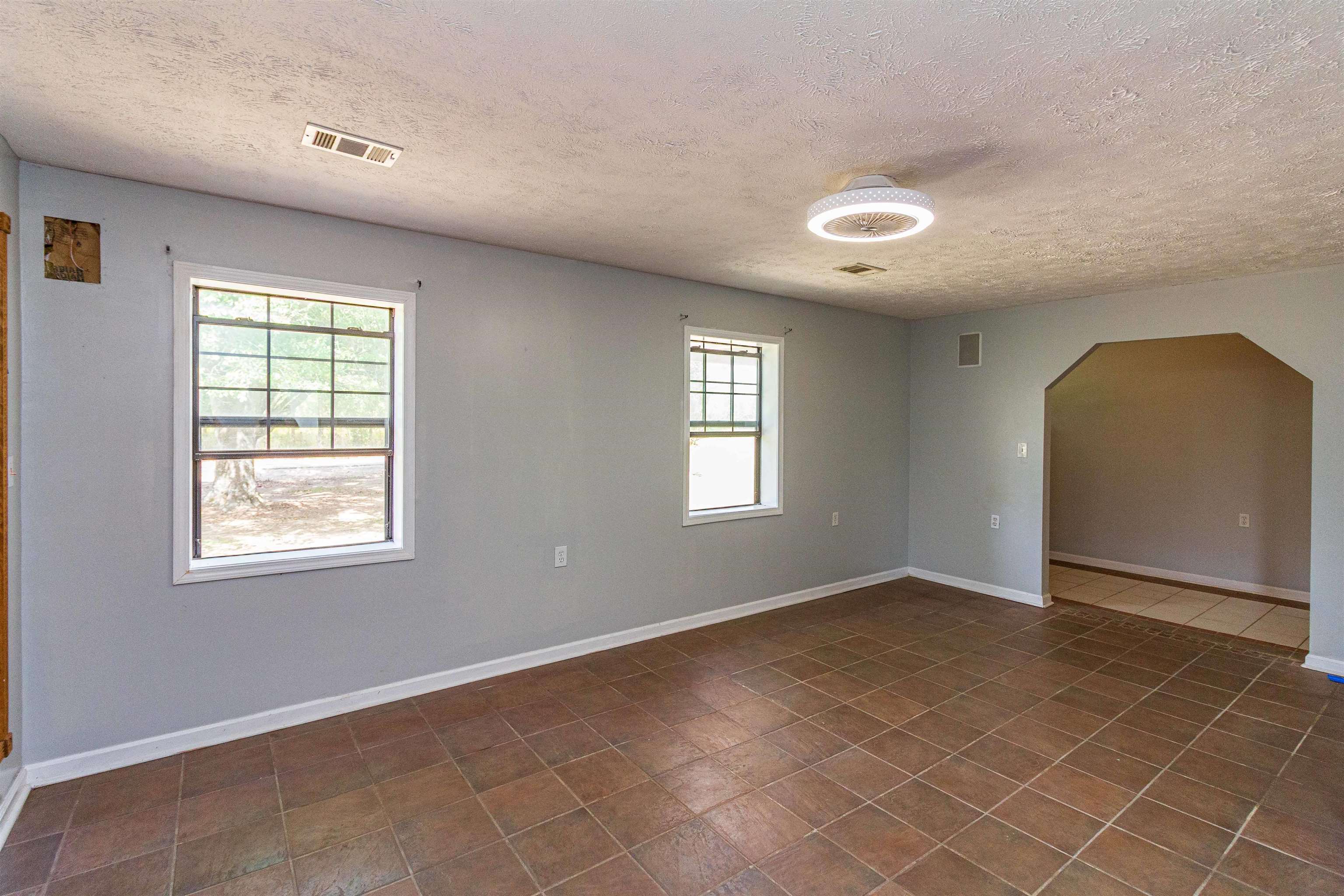 941 Mt Vernon Rd Property Photo 7
