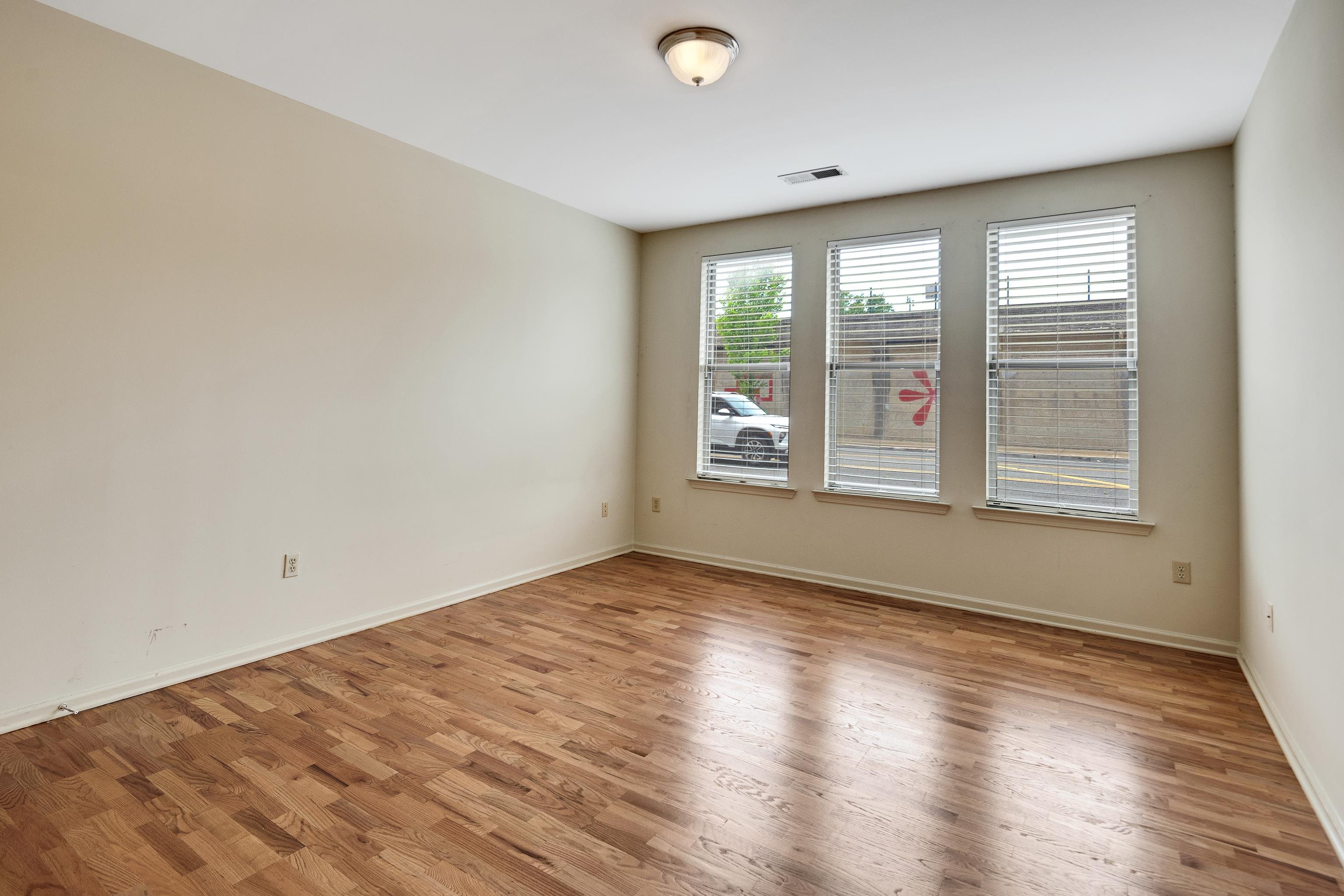 600 S Main St 101 Property Photo 22