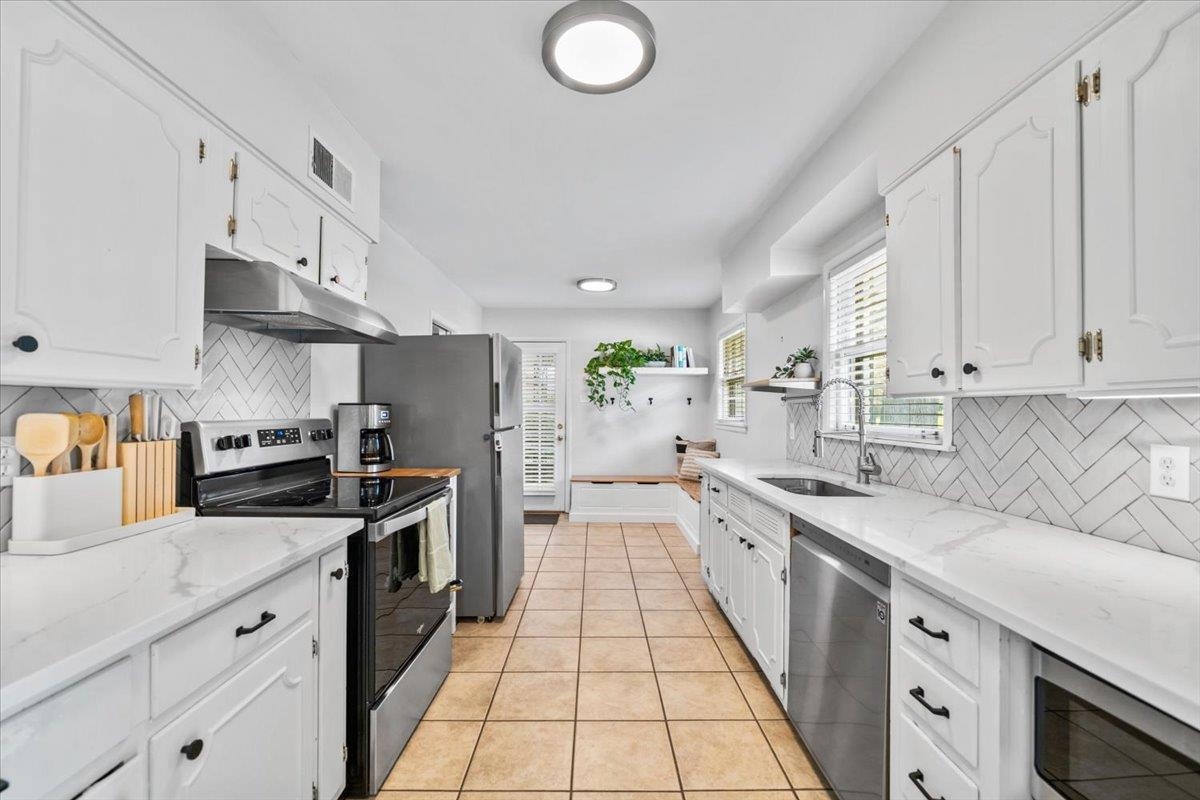 5126 Norich Ave Property Photo 10