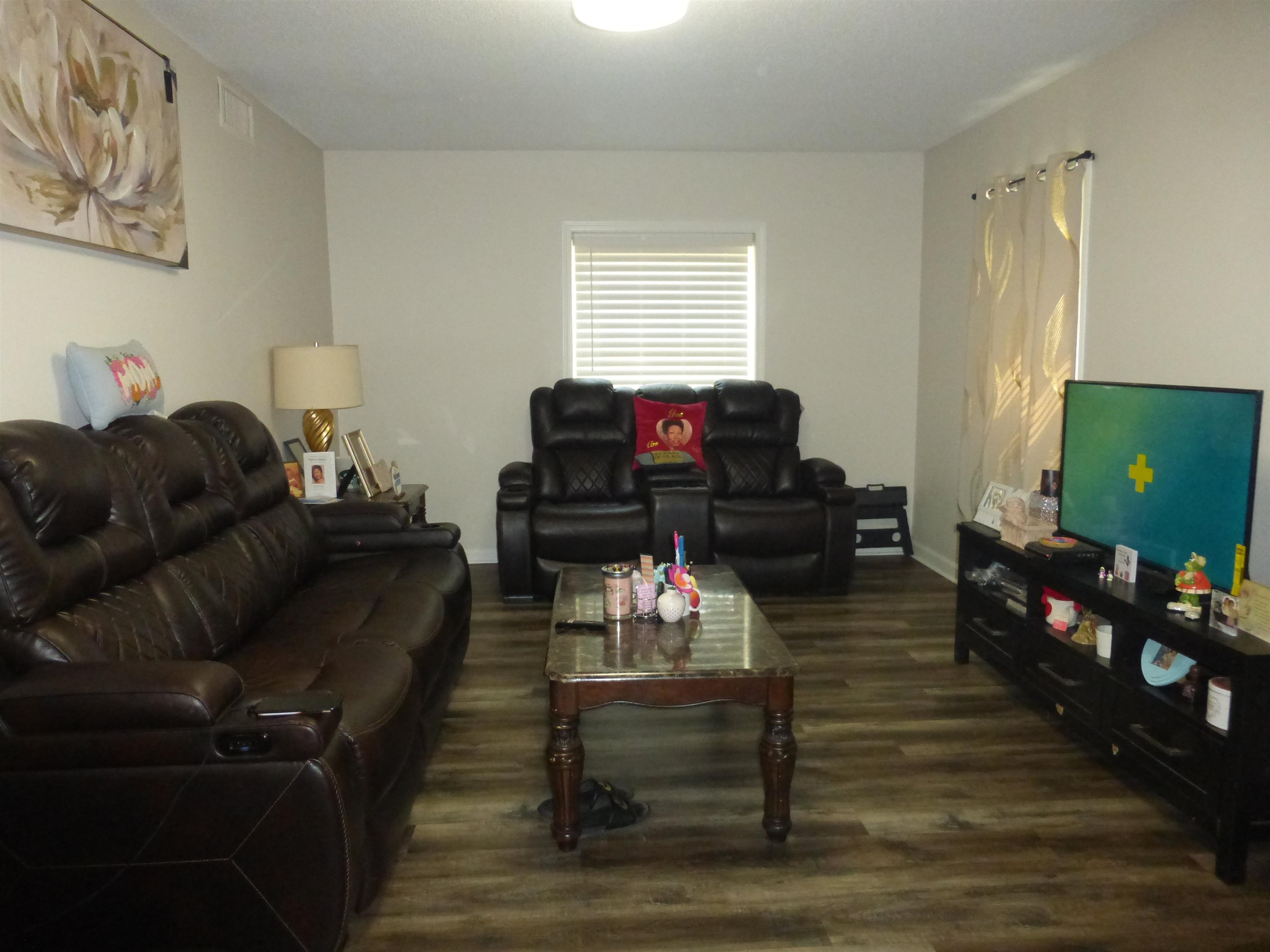 1207 Chamberlain Dr 102 Property Photo 2