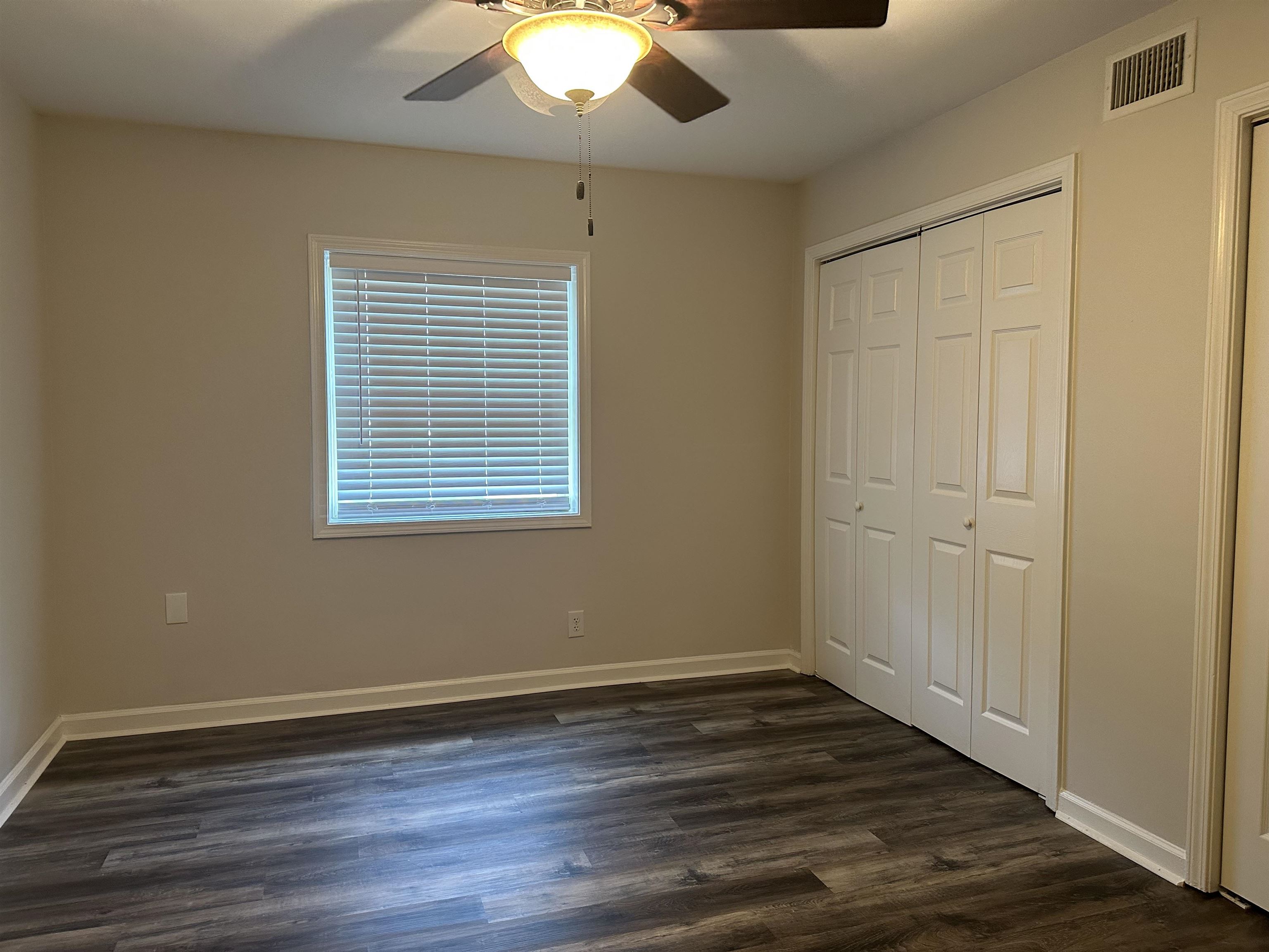 1207 Chamberlain Dr 102 Property Photo 11
