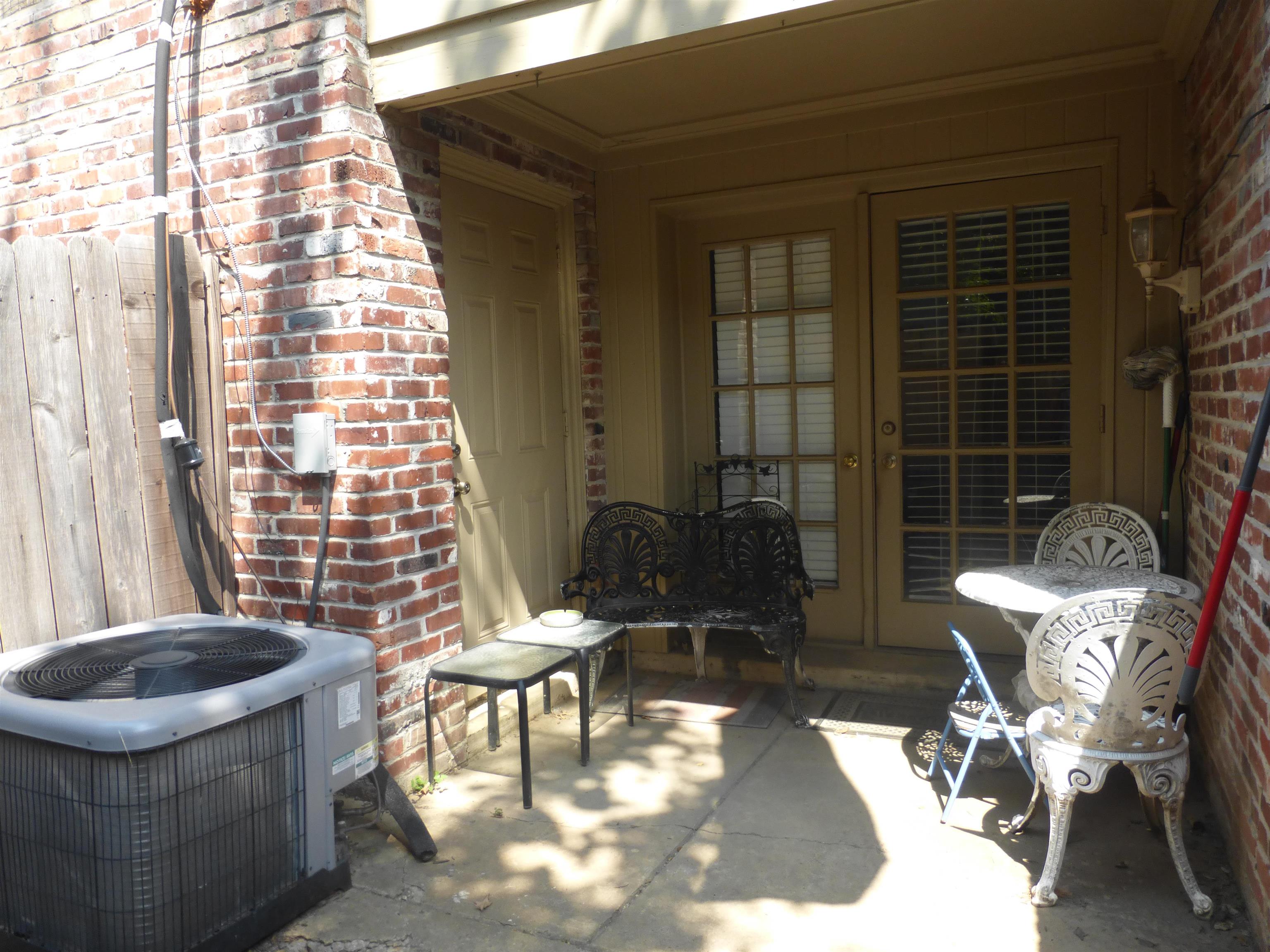 1207 Chamberlain Dr 102 Property Photo 14