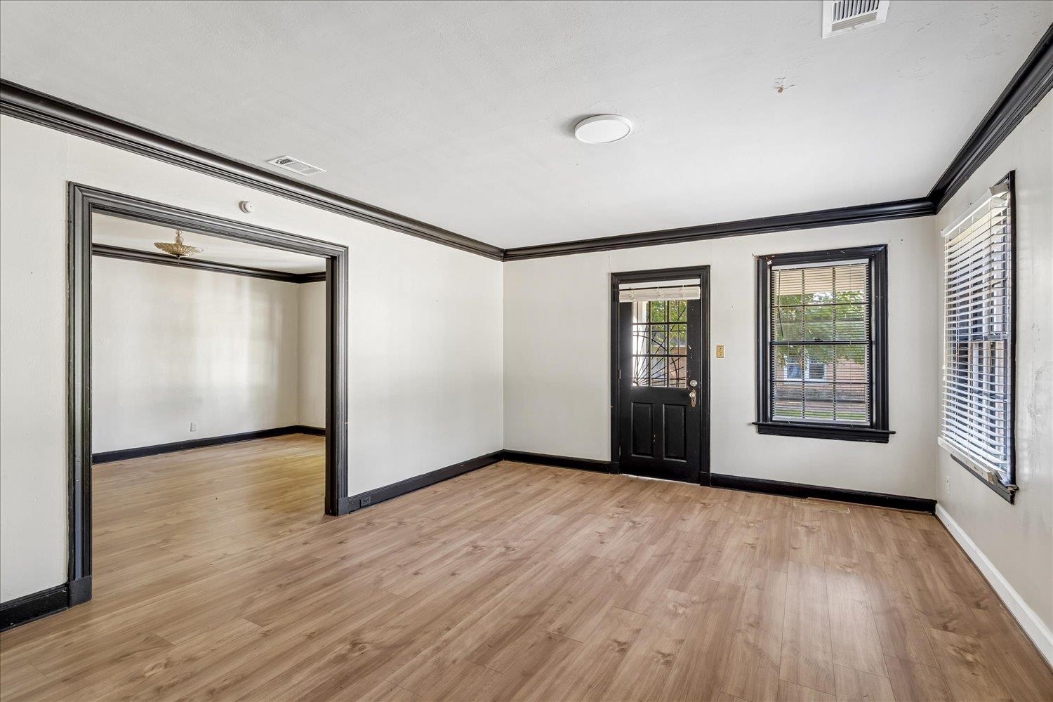 3847 Faxon Ave Property Photo 4