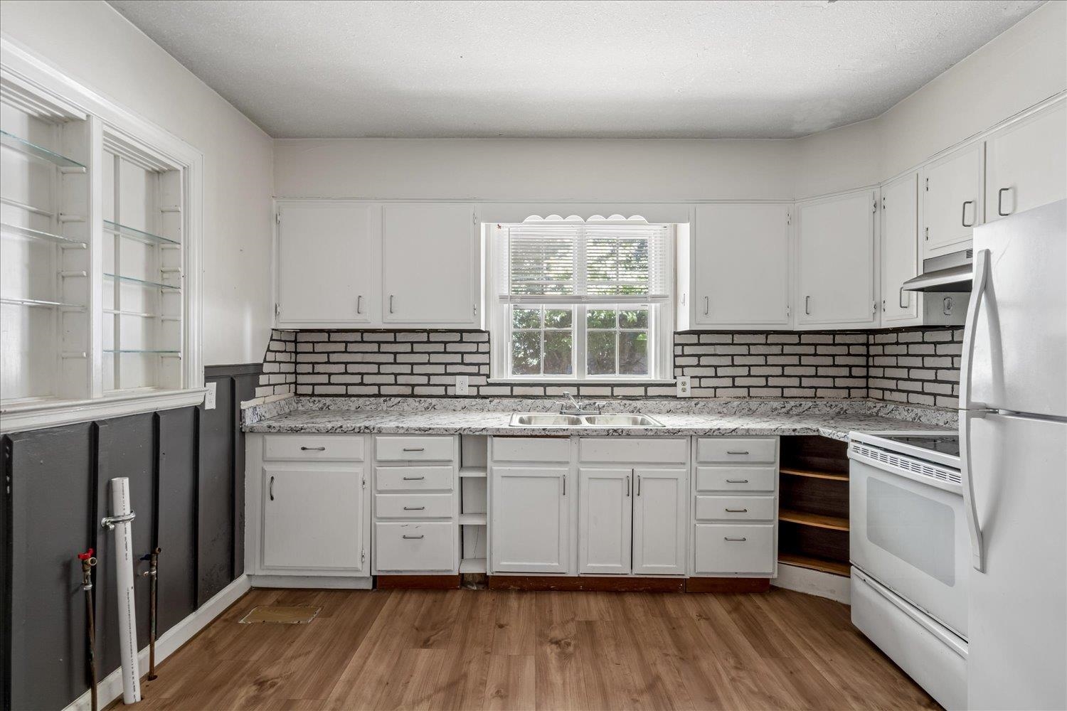 3847 Faxon Ave Property Photo 10