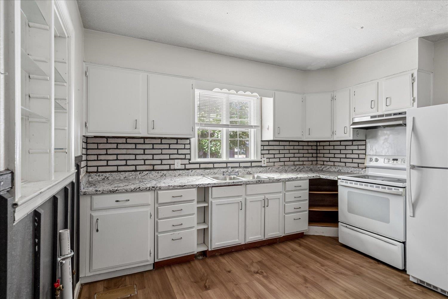 3847 Faxon Ave Property Photo 11