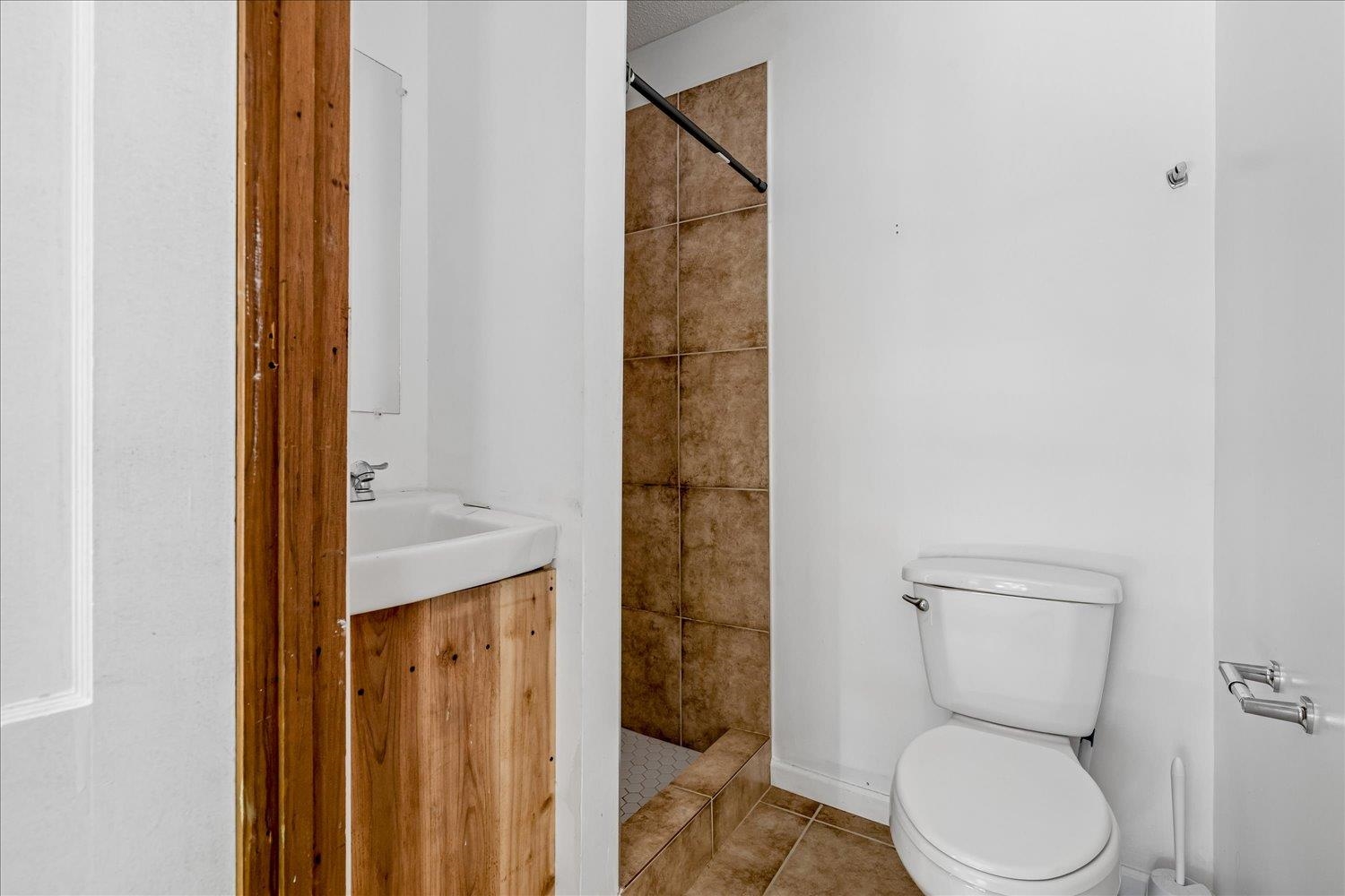 3847 Faxon Ave Property Photo 17