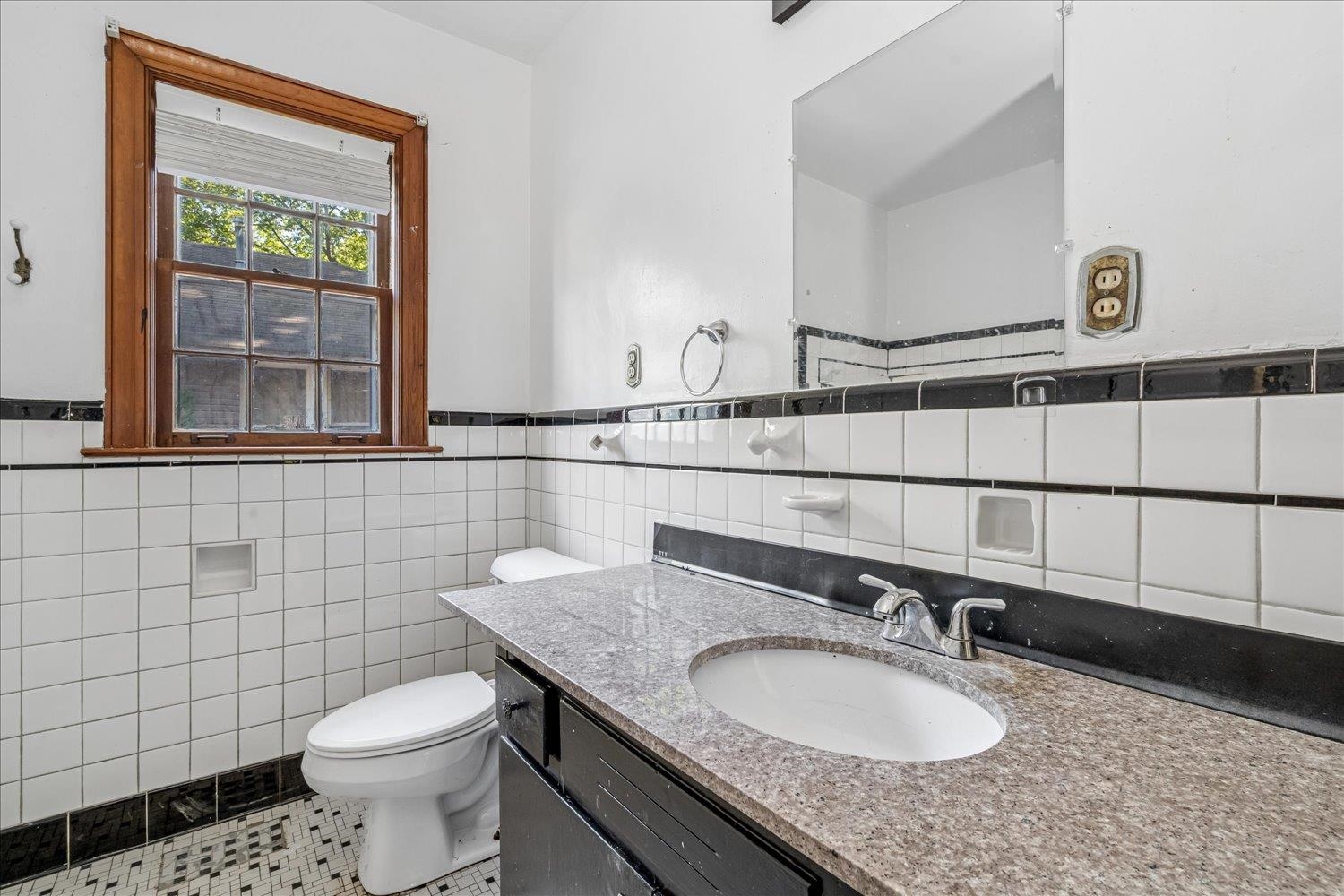 3847 Faxon Ave Property Photo 21