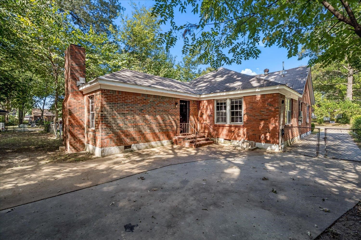 3847 Faxon Ave Property Photo 24