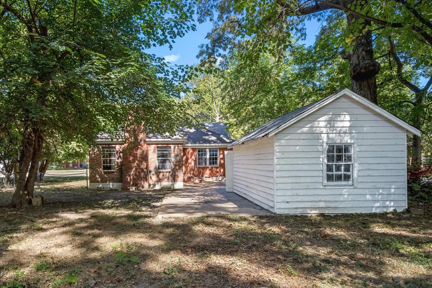 3847 Faxon Ave Property Photo 25