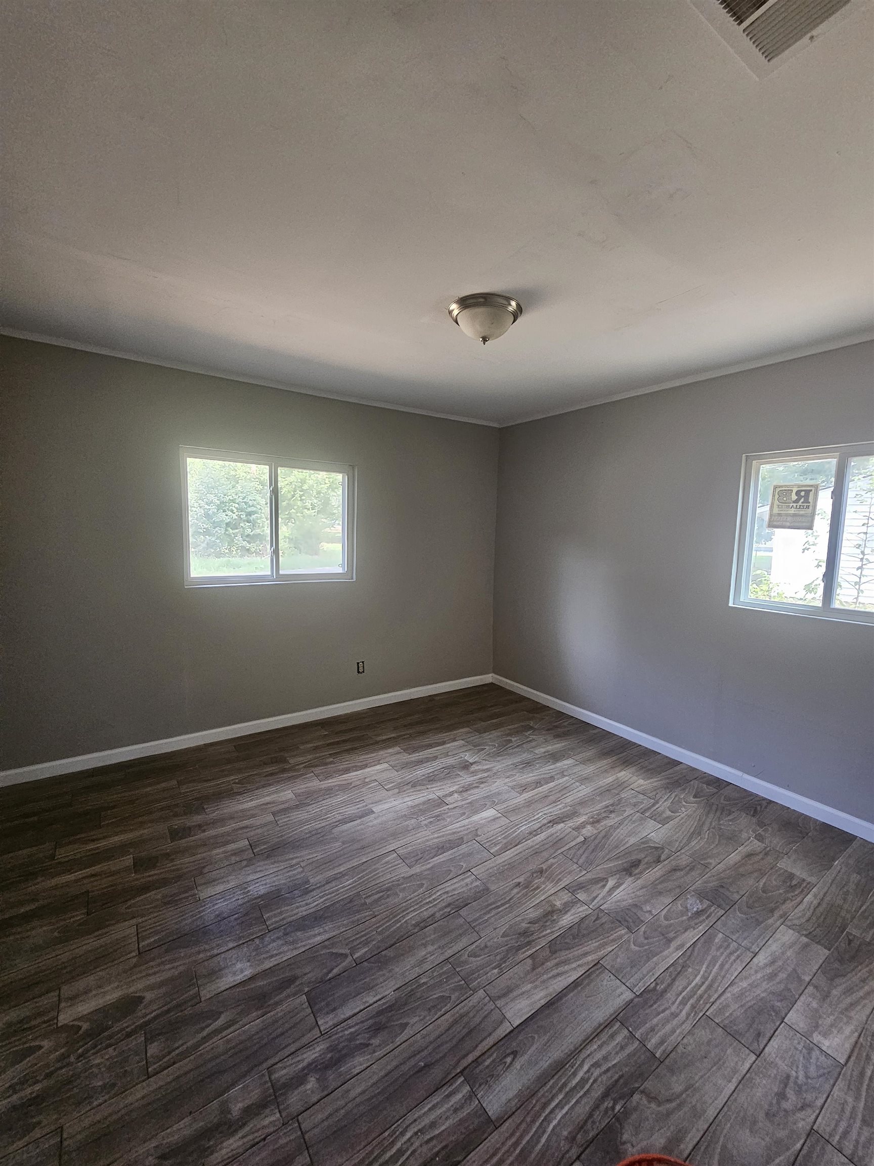 657 Delta St Property Photo 4