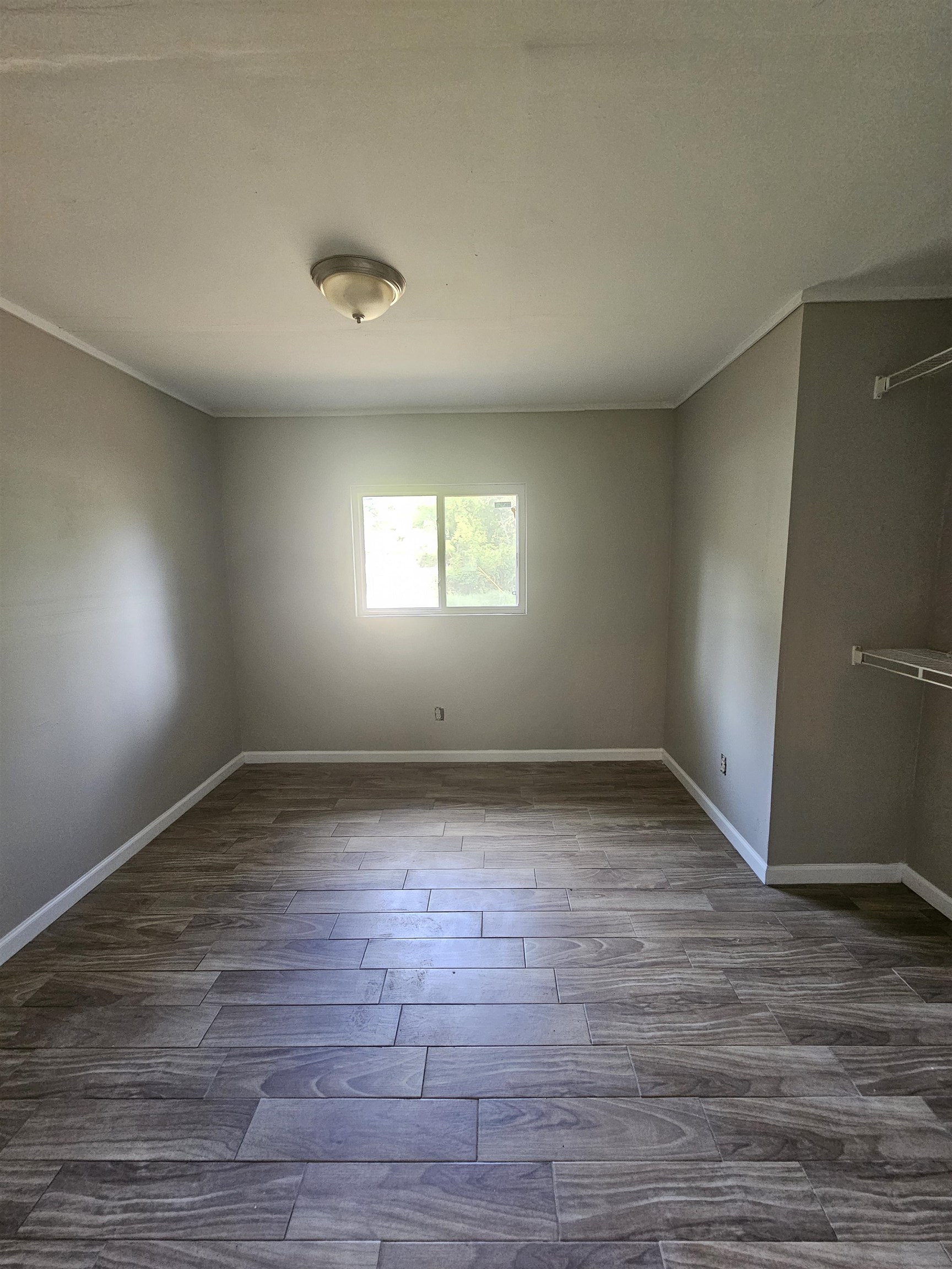 657 Delta St Property Photo 5