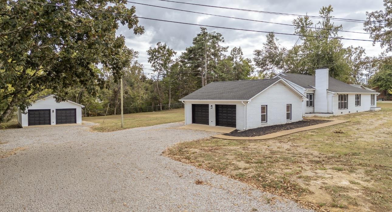 900 Pinhook Dr Property Photo 1