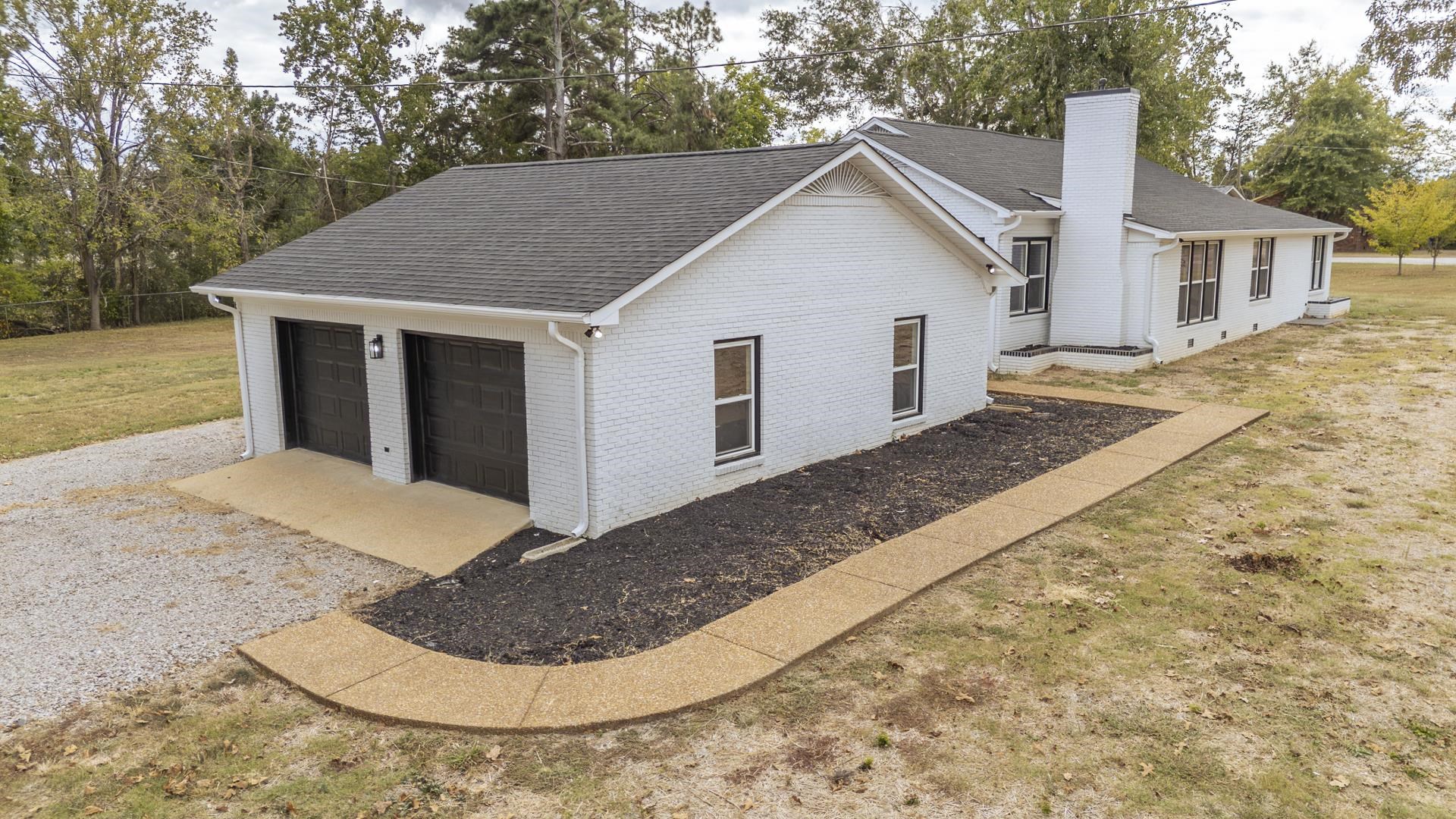 900 Pinhook Dr Property Photo 2