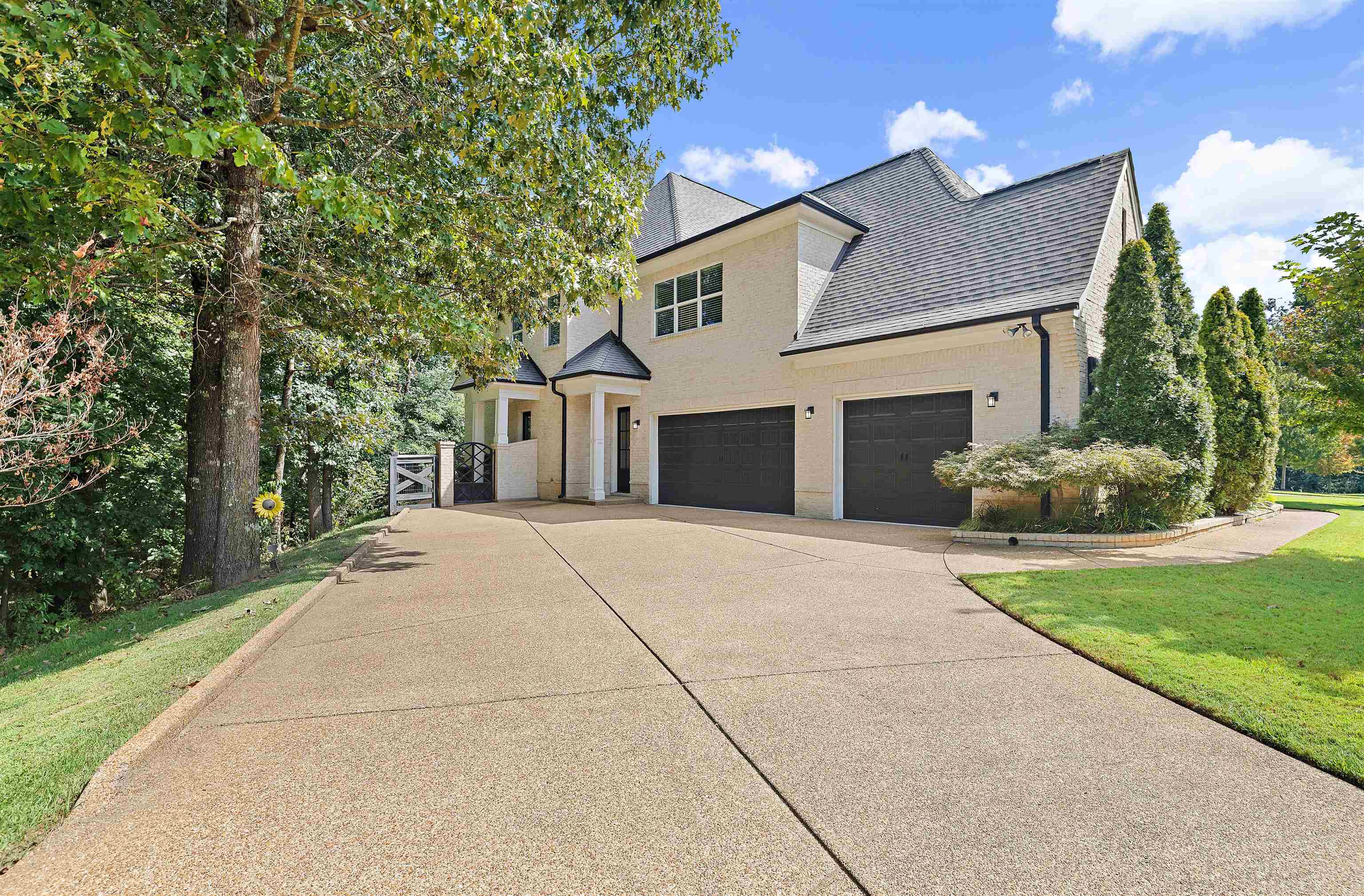 10204 Maple Run Dr Property Photo 3