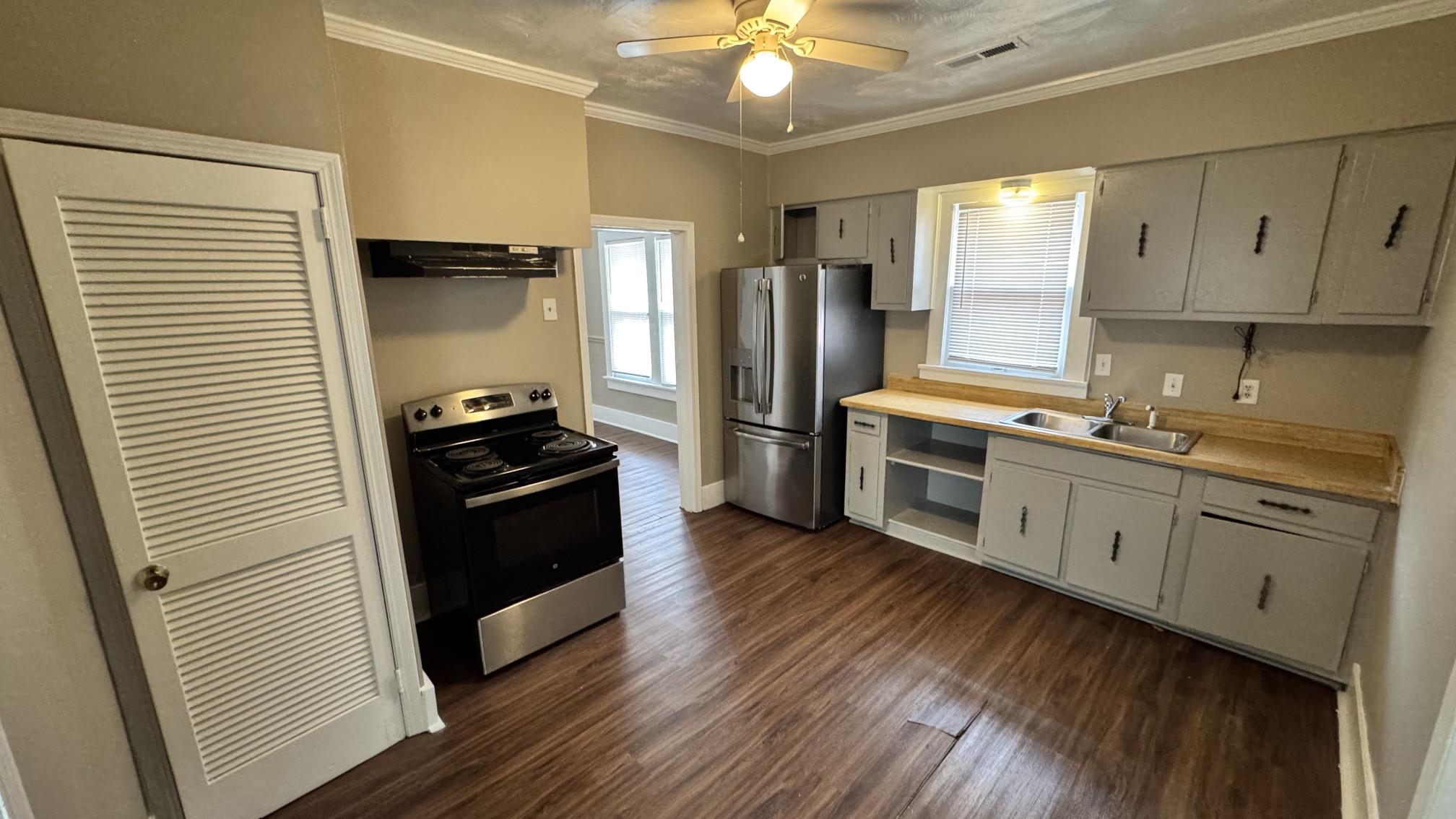 3644 Faxon Ave Property Photo 8