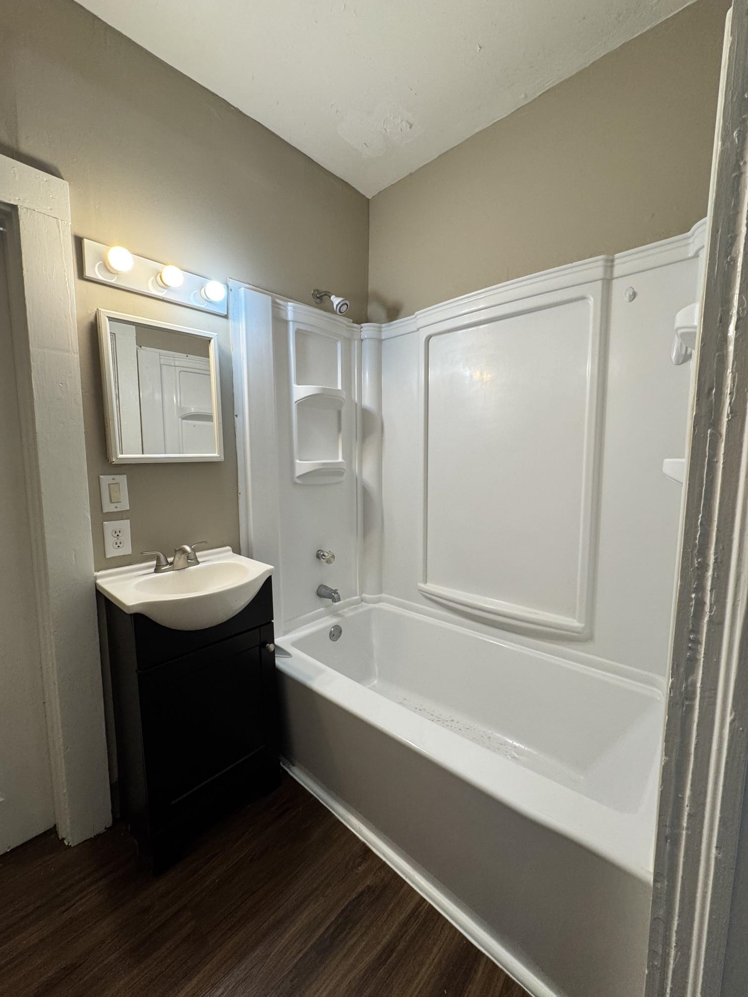 3644 Faxon Ave Property Photo 11