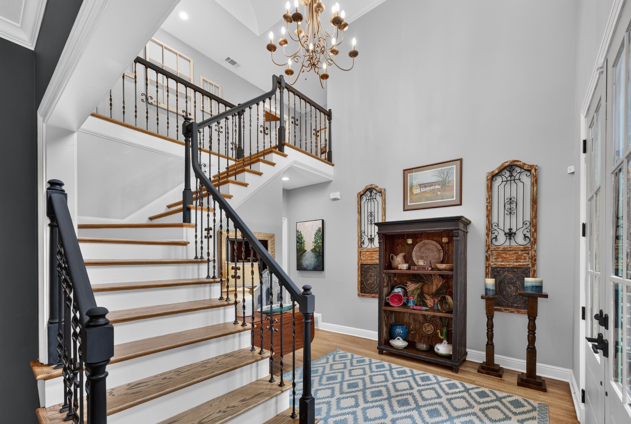 1900 Lonhill Dr Property Photo 4
