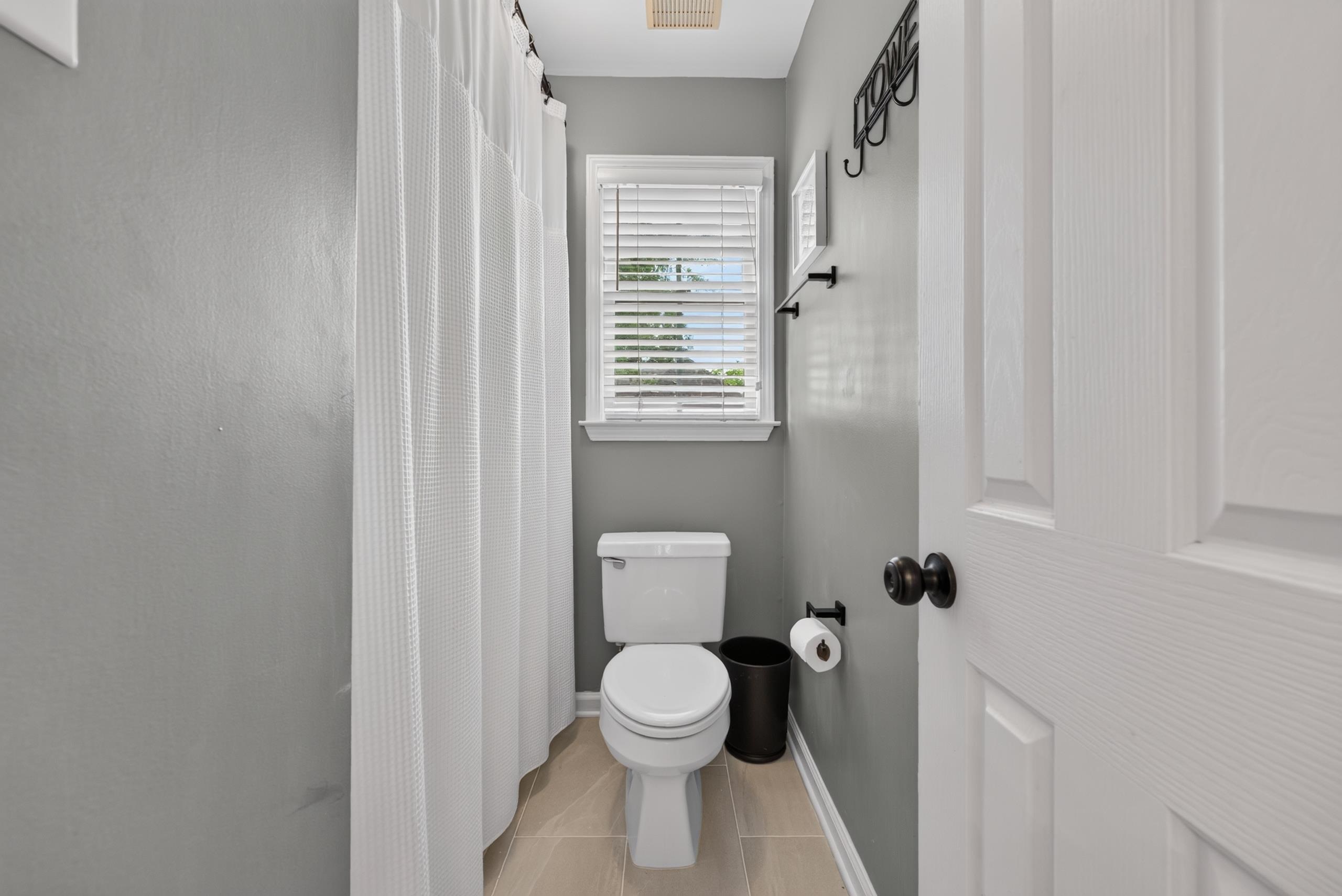 1900 Lonhill Dr Property Photo 29