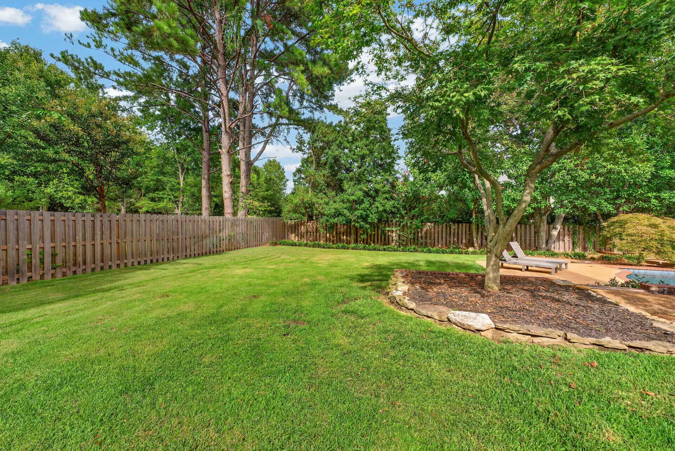 1900 Lonhill Dr Property Photo 34