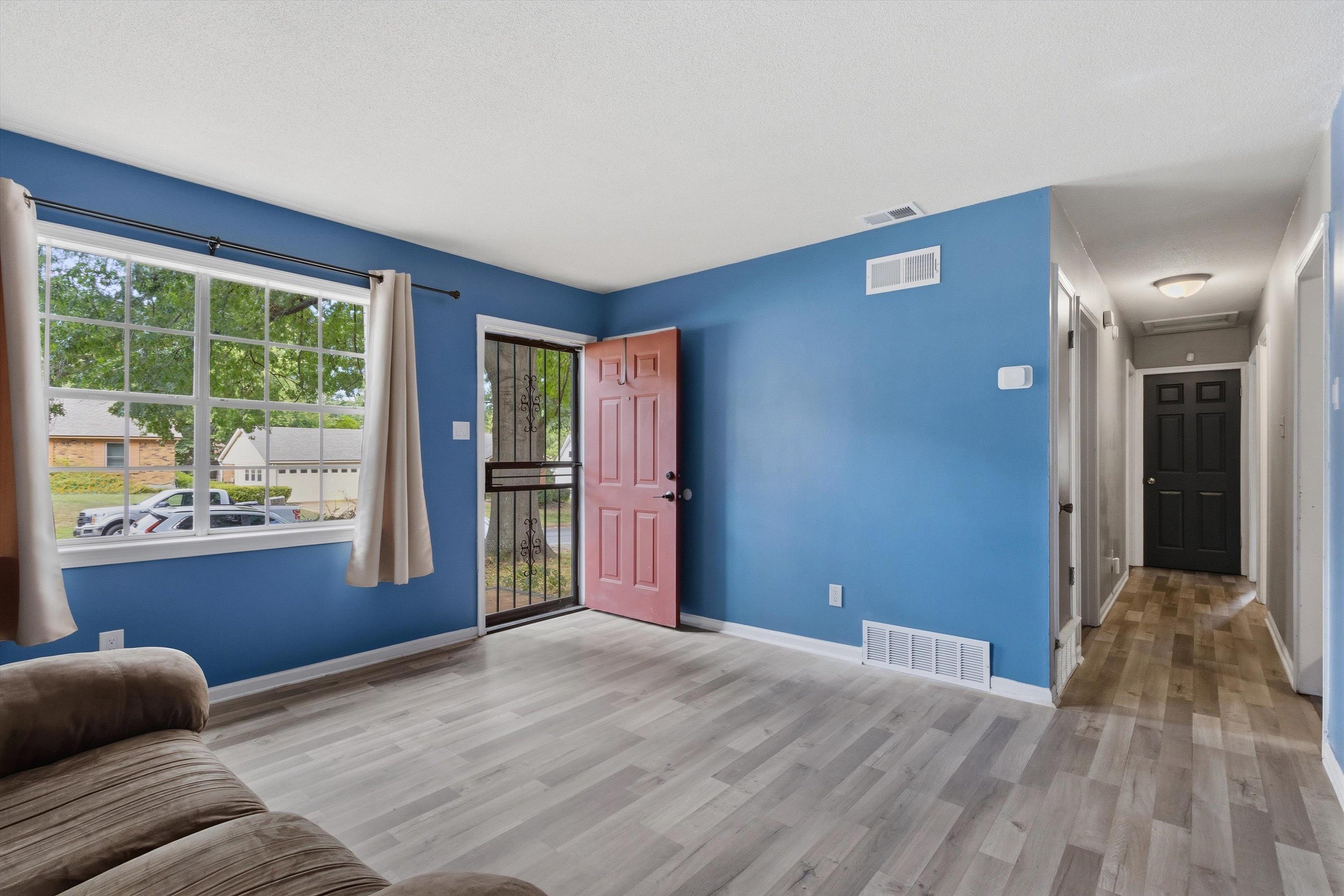 4217 Oakcrest Ave Property Photo 6