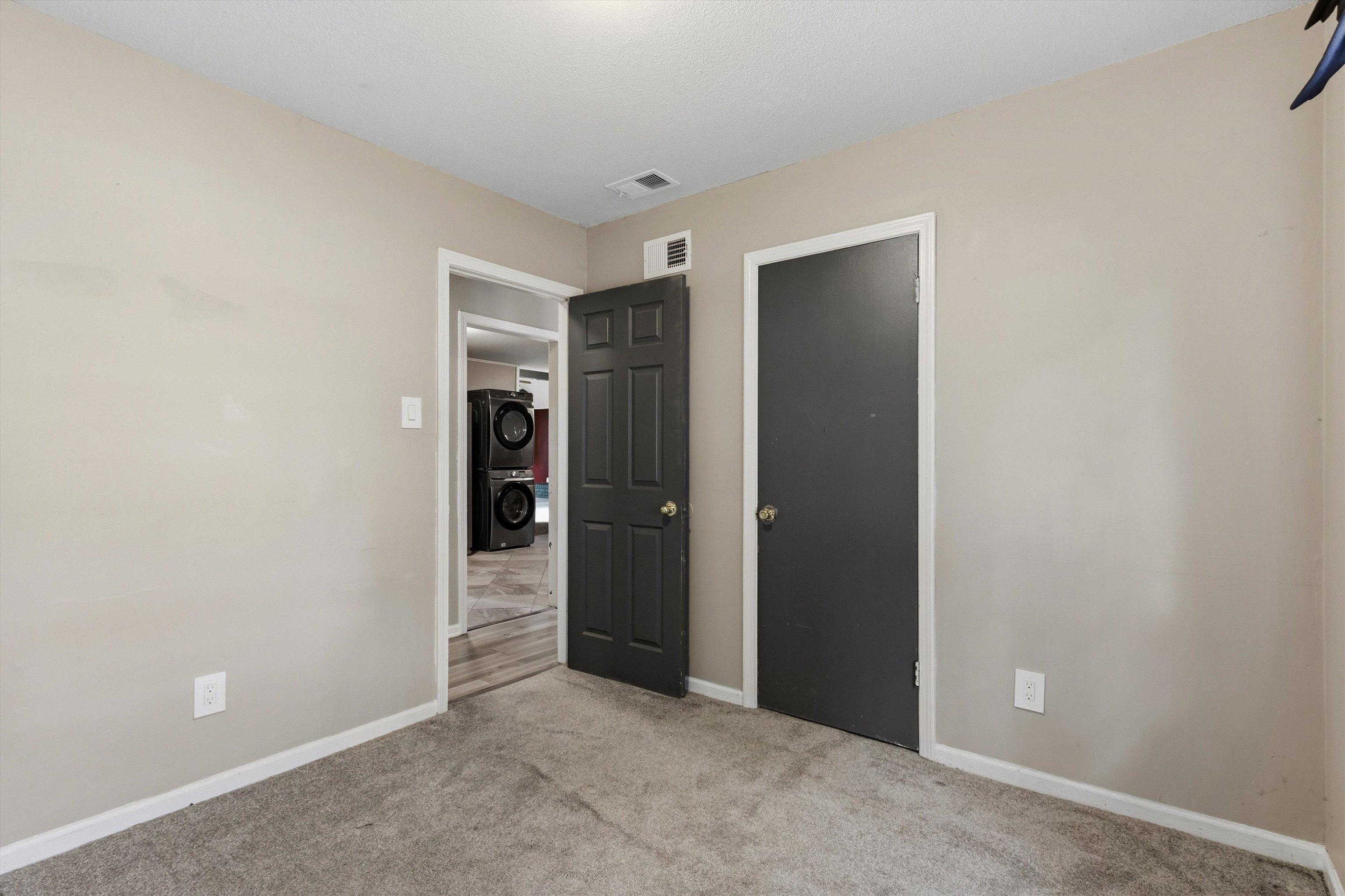 4217 Oakcrest Ave Property Photo 23