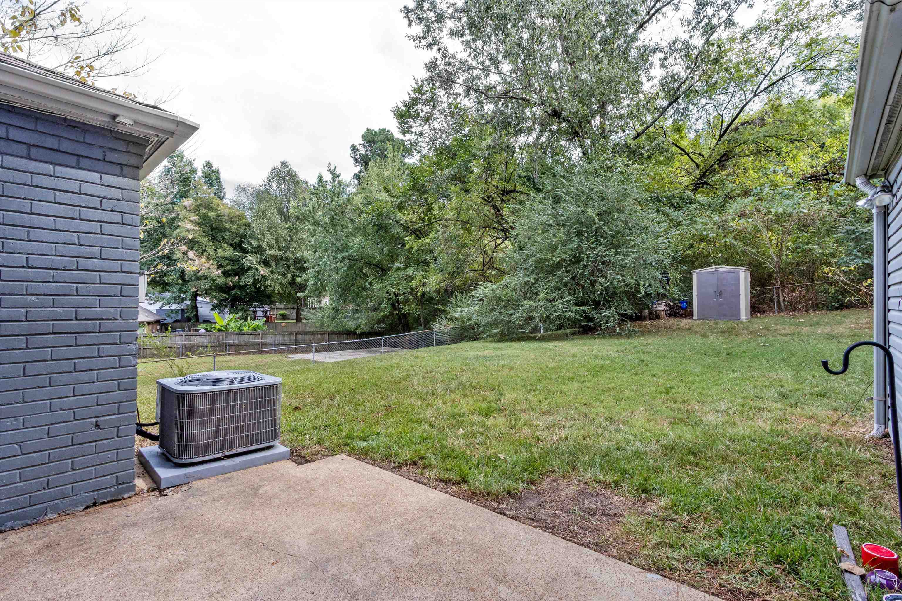 4217 Oakcrest Ave Property Photo 24