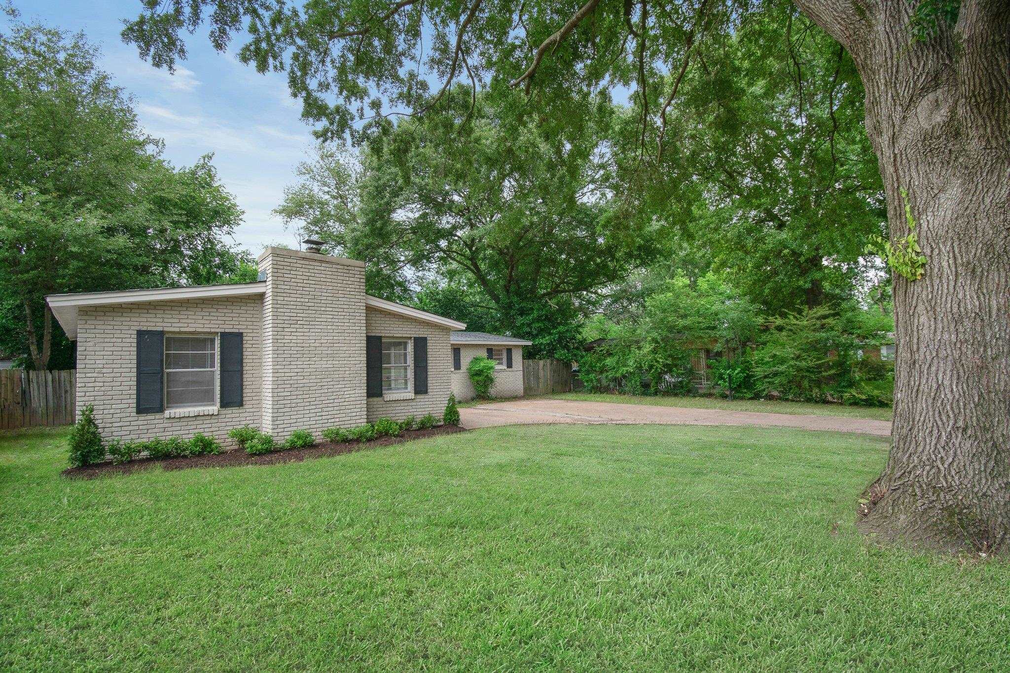 2980 Croley Dr Property Photo 2