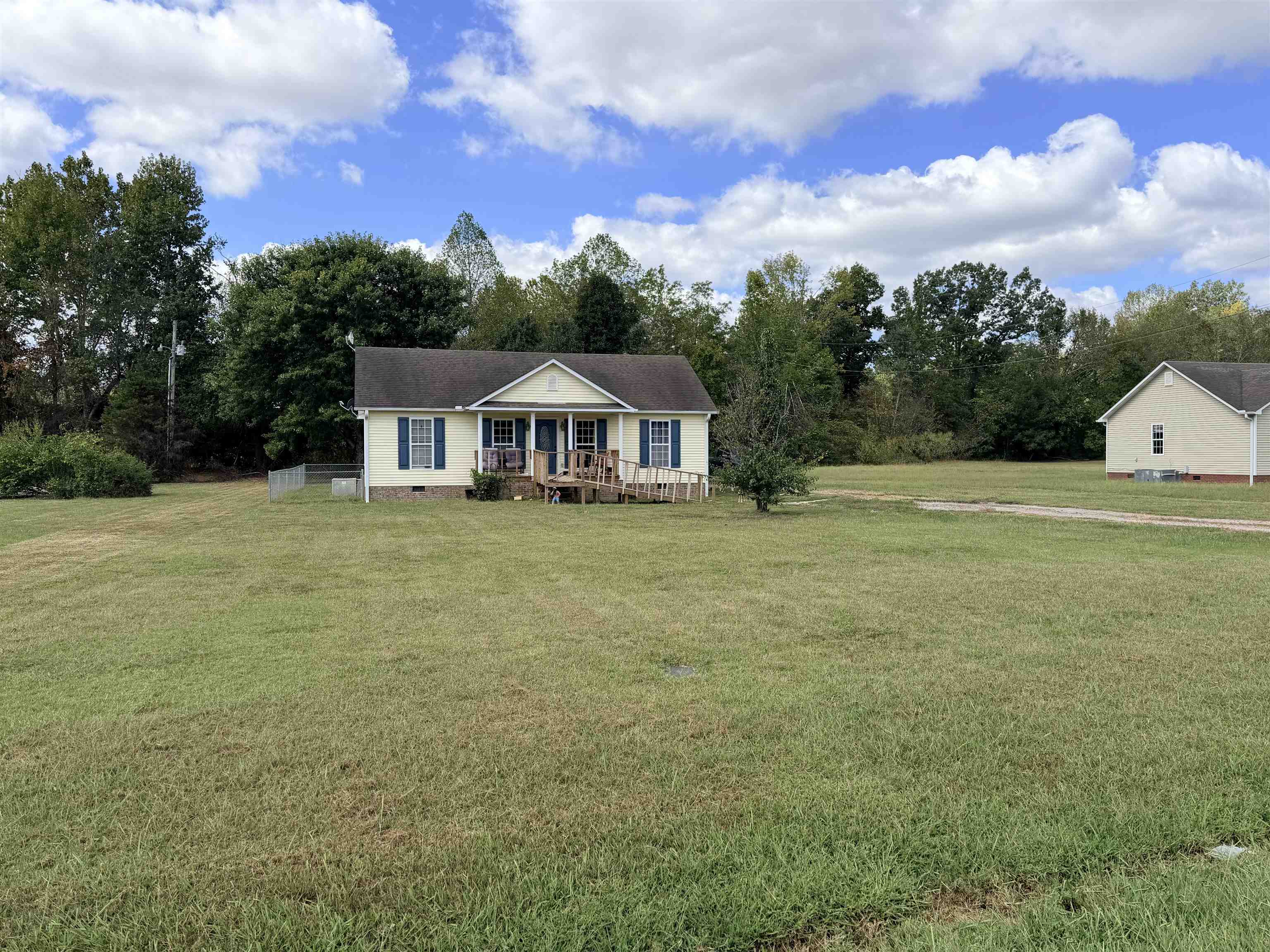 393 CHRIS LN S Property Photo 1