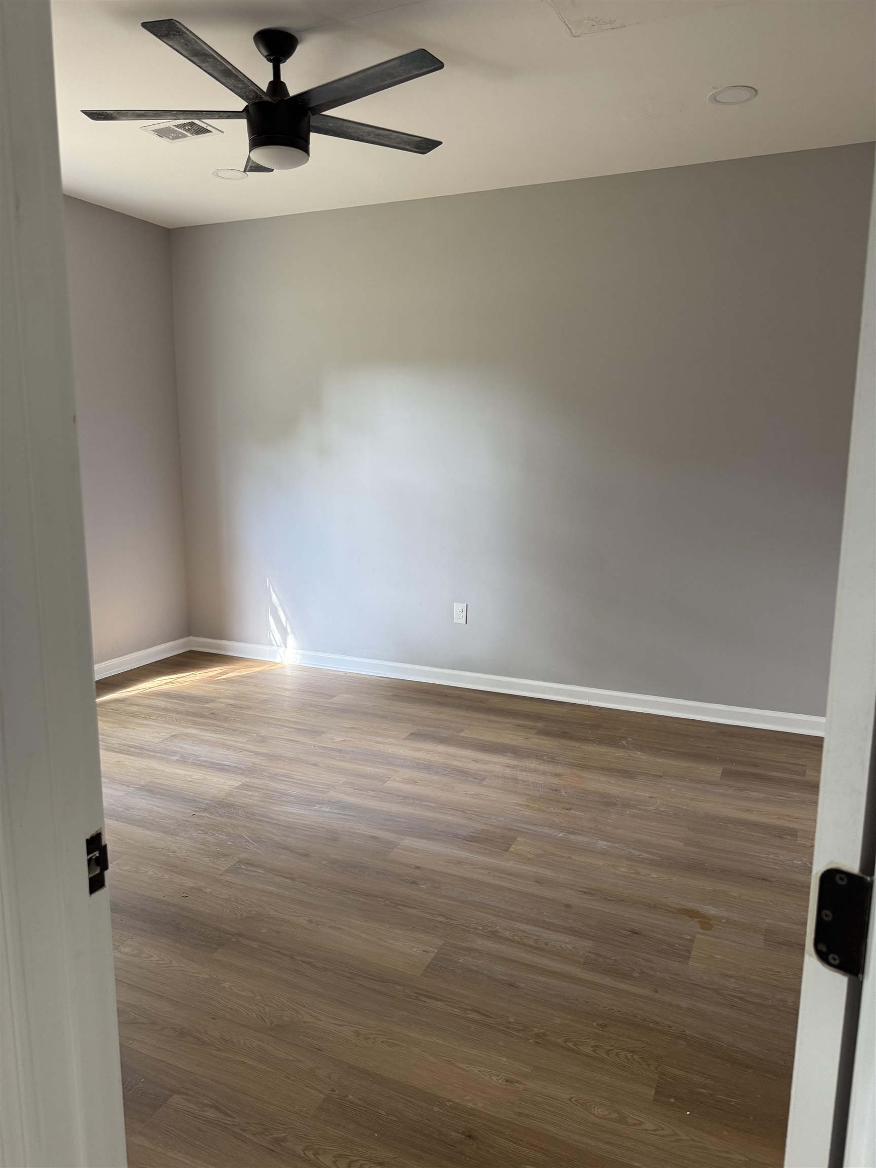 573 Marianna St Property Photo 3