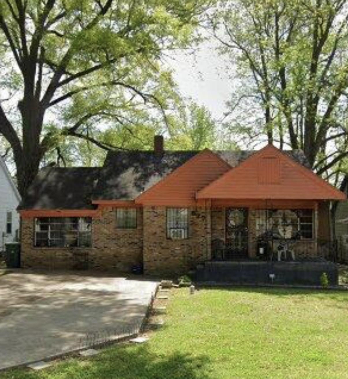 827 E Dempster Ave Property Photo 1