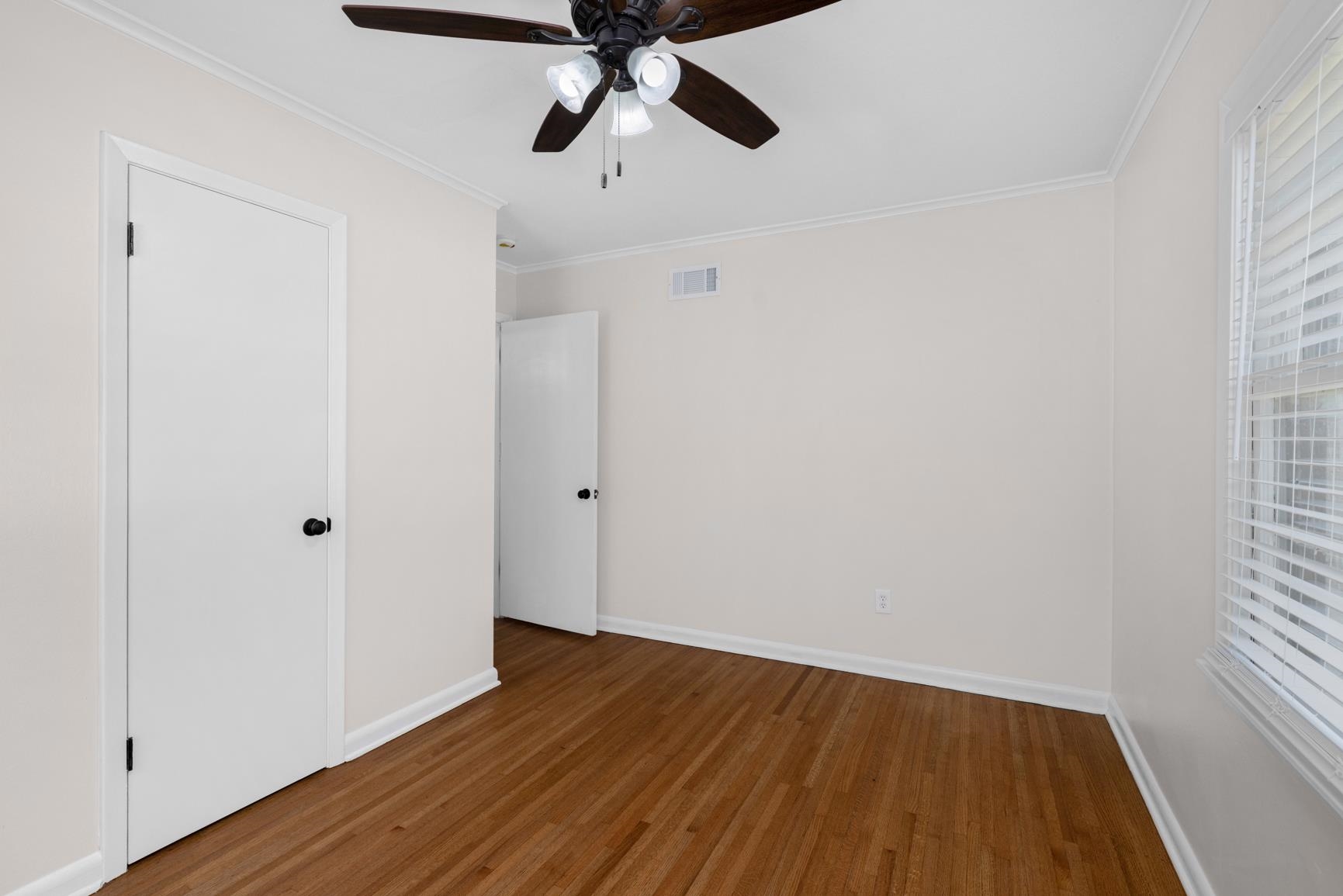 556 Herzl St Property Photo 18