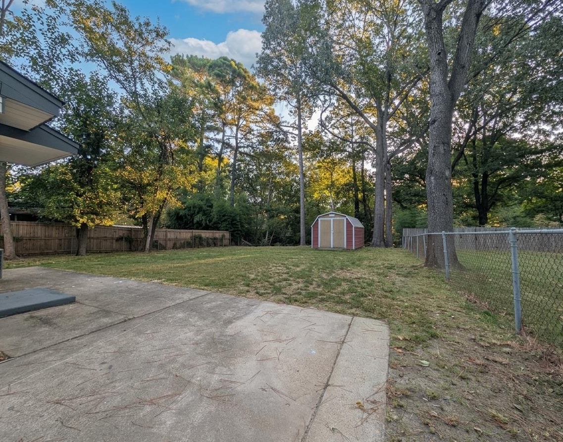 556 Herzl St Property Photo 19