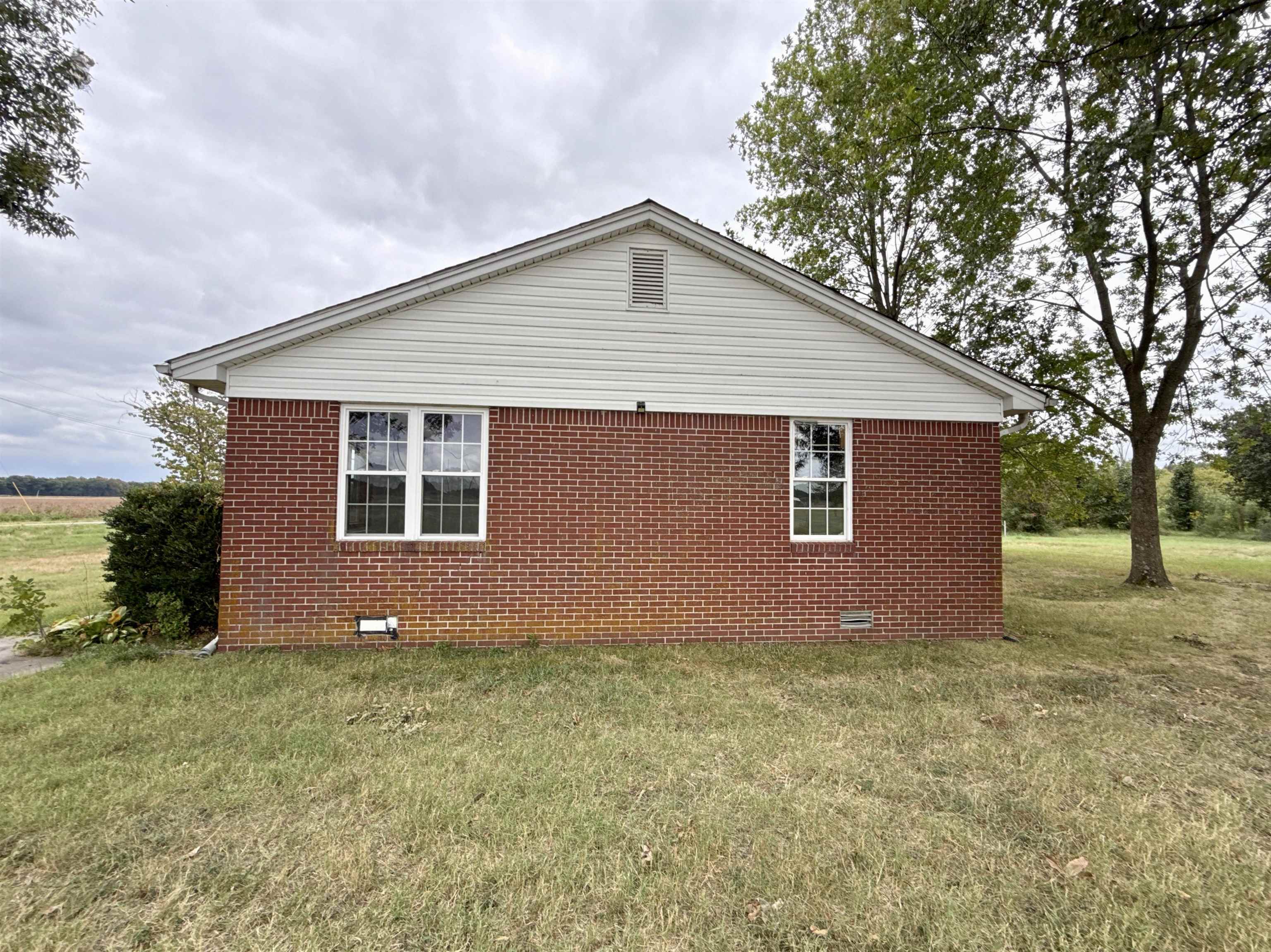 875 Glendale Rd Property Photo 3