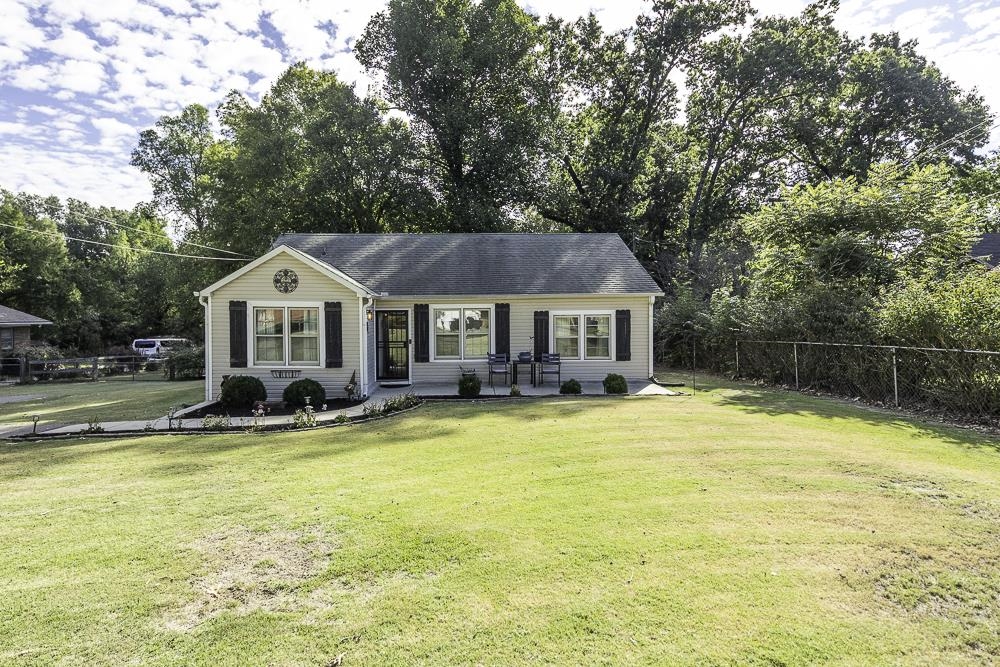 3450 Oak Rd Property Photo 2