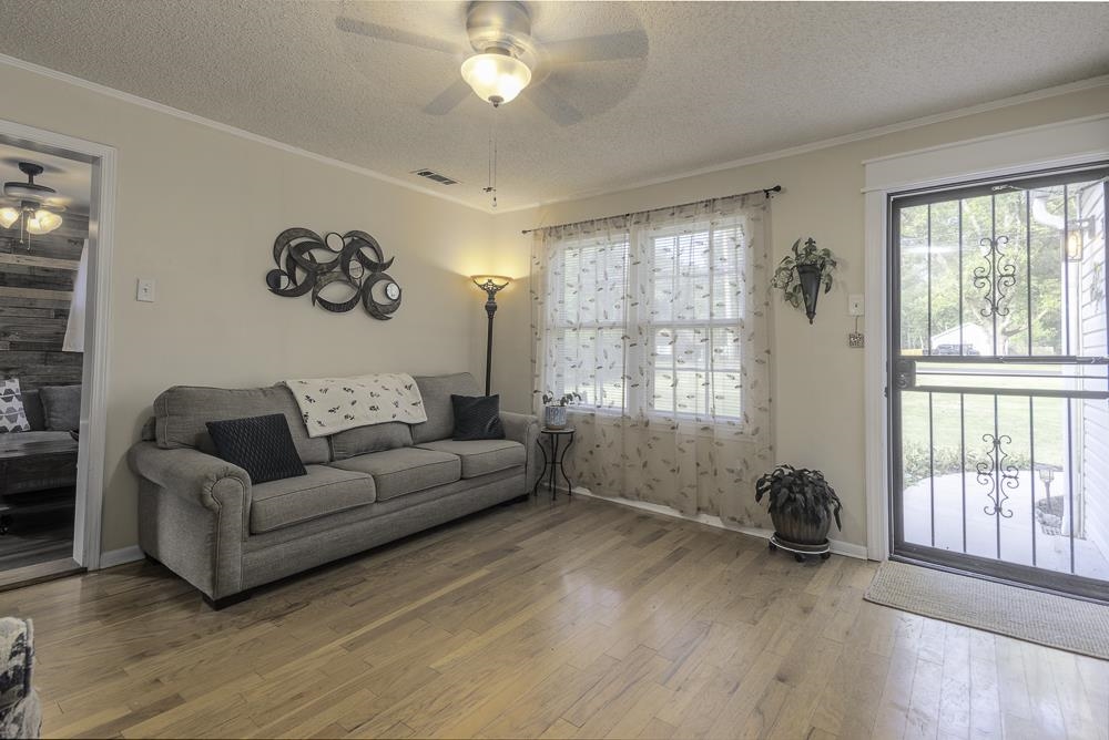3450 Oak Rd Property Photo 5