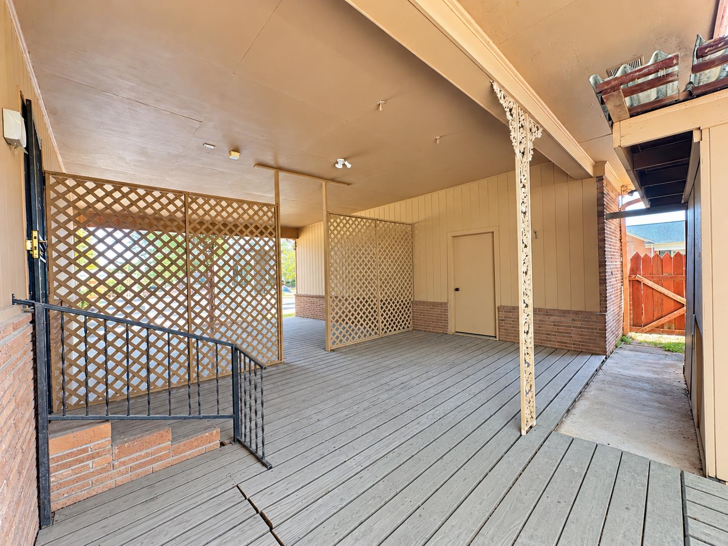 1523 Herring Dr Property Photo 2