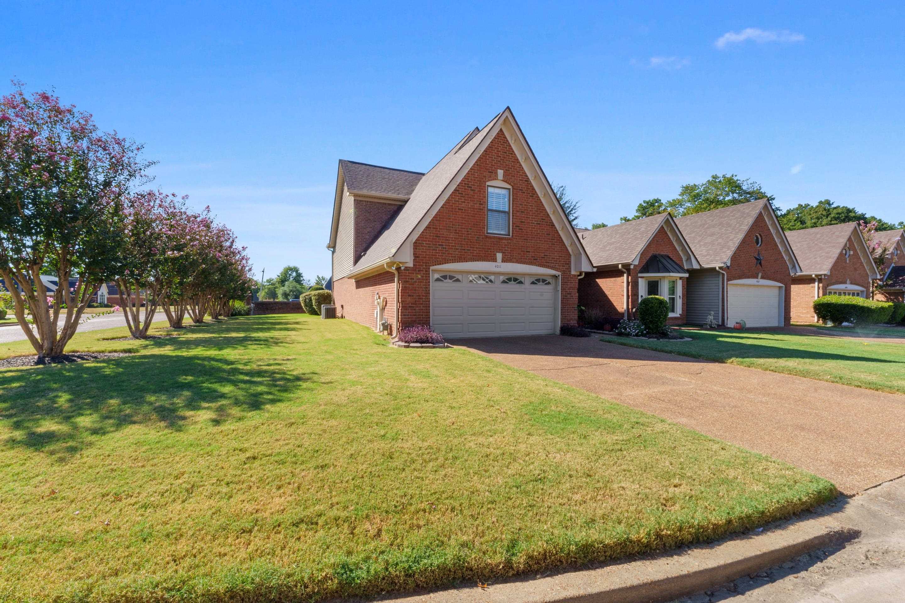 4011 Muirfield Dr Property Photo 2