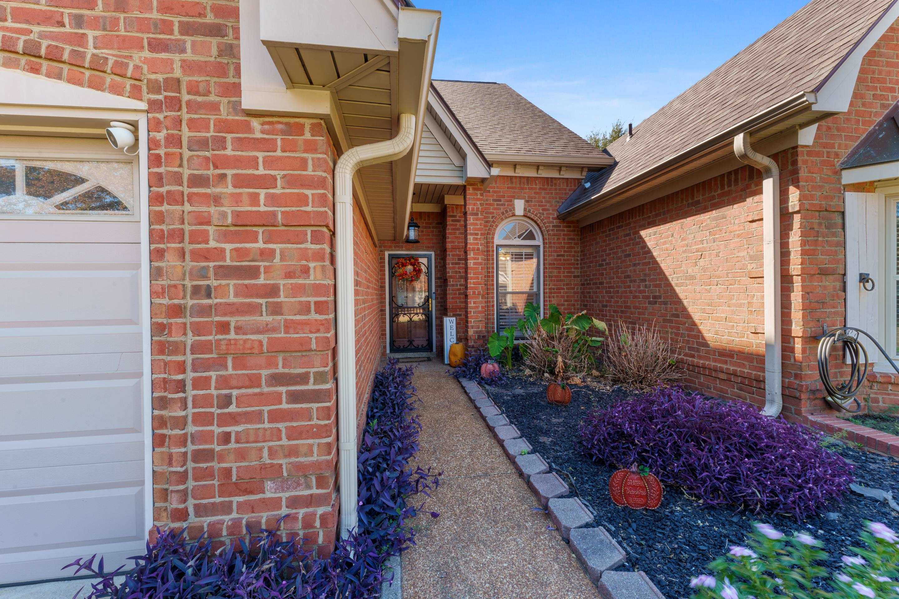 4011 Muirfield Dr Property Photo 4