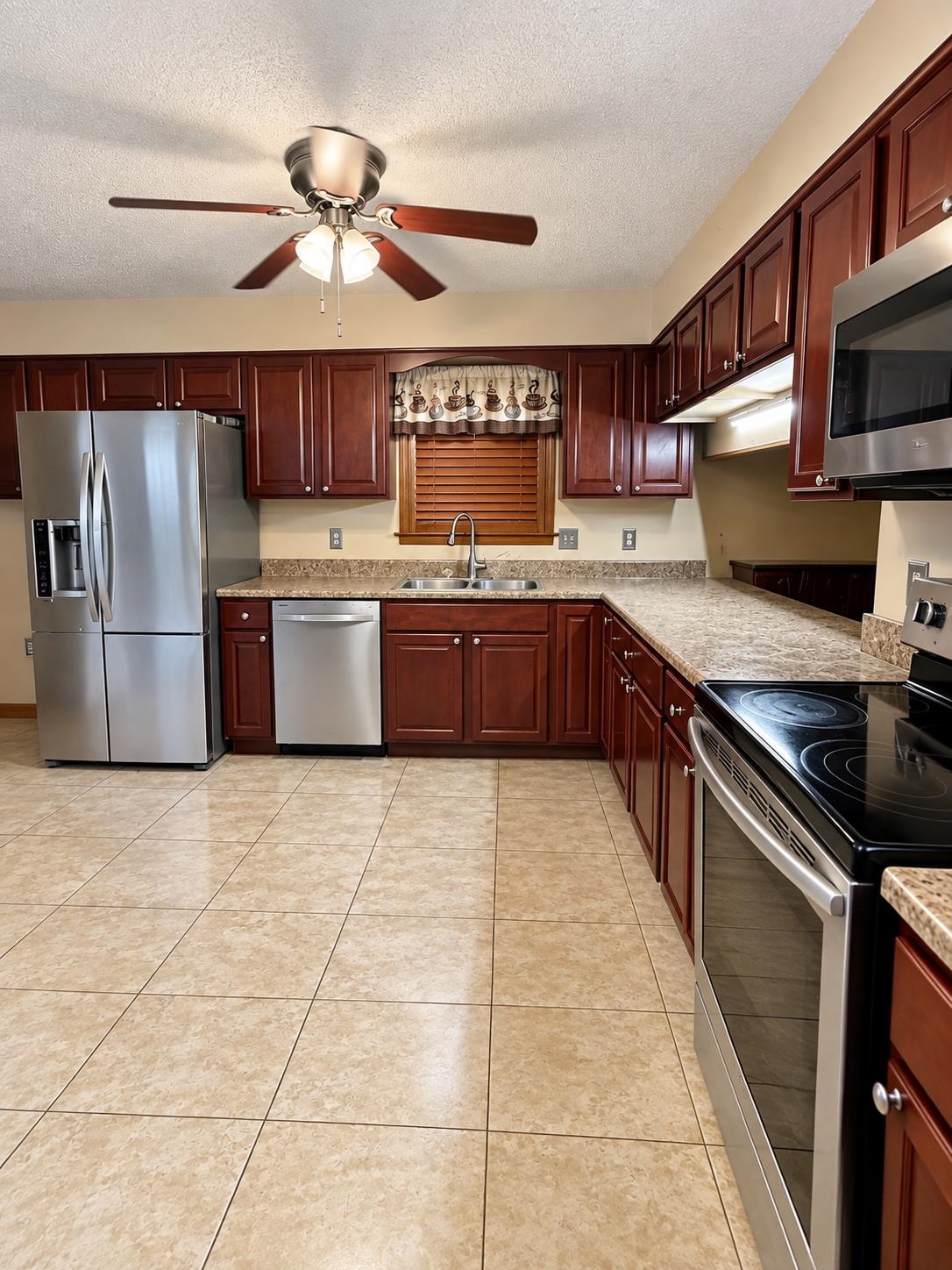1492 Rainey Ave Property Photo 4