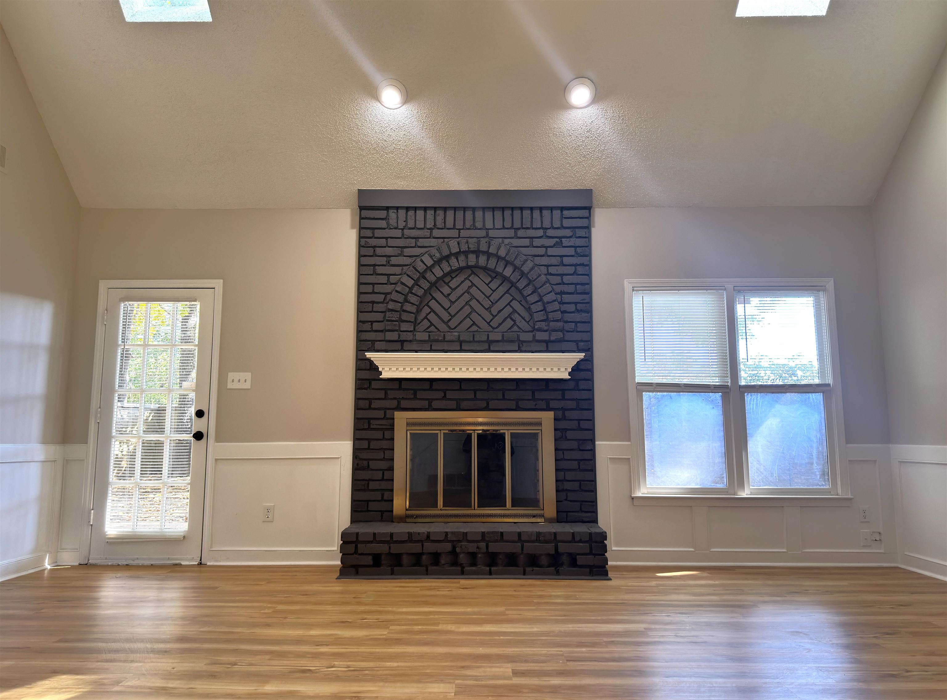 880 Fair Oaks Dr Property Photo 3