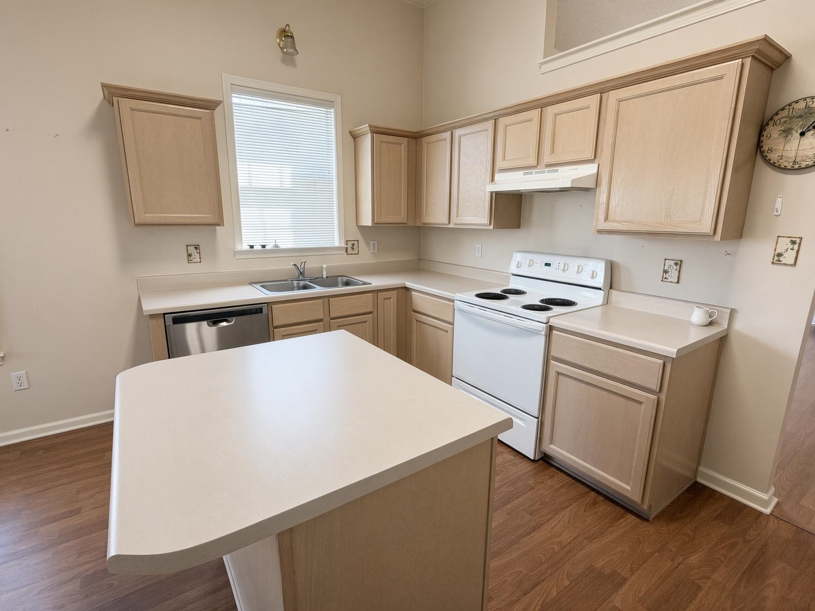 796 Silver Sands Dr Property Photo 4