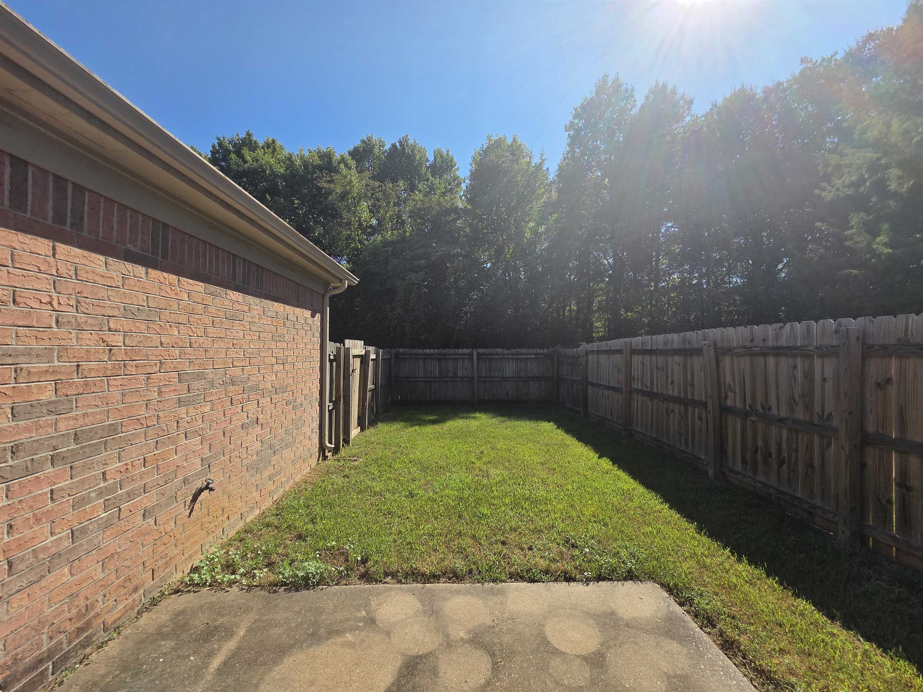 6987 Parkbrook Ln Property Photo 2
