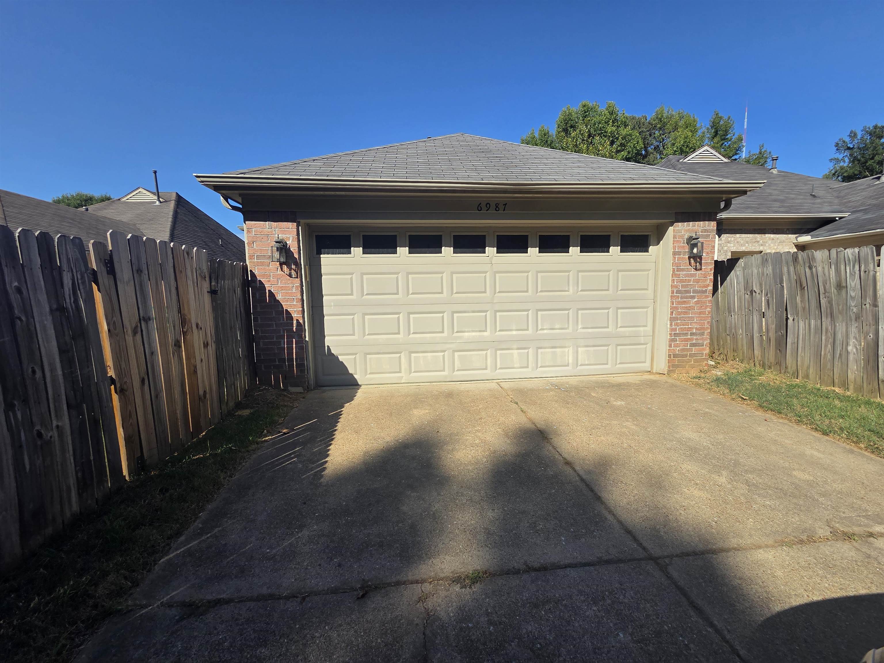 6987 Parkbrook Ln Property Photo 4