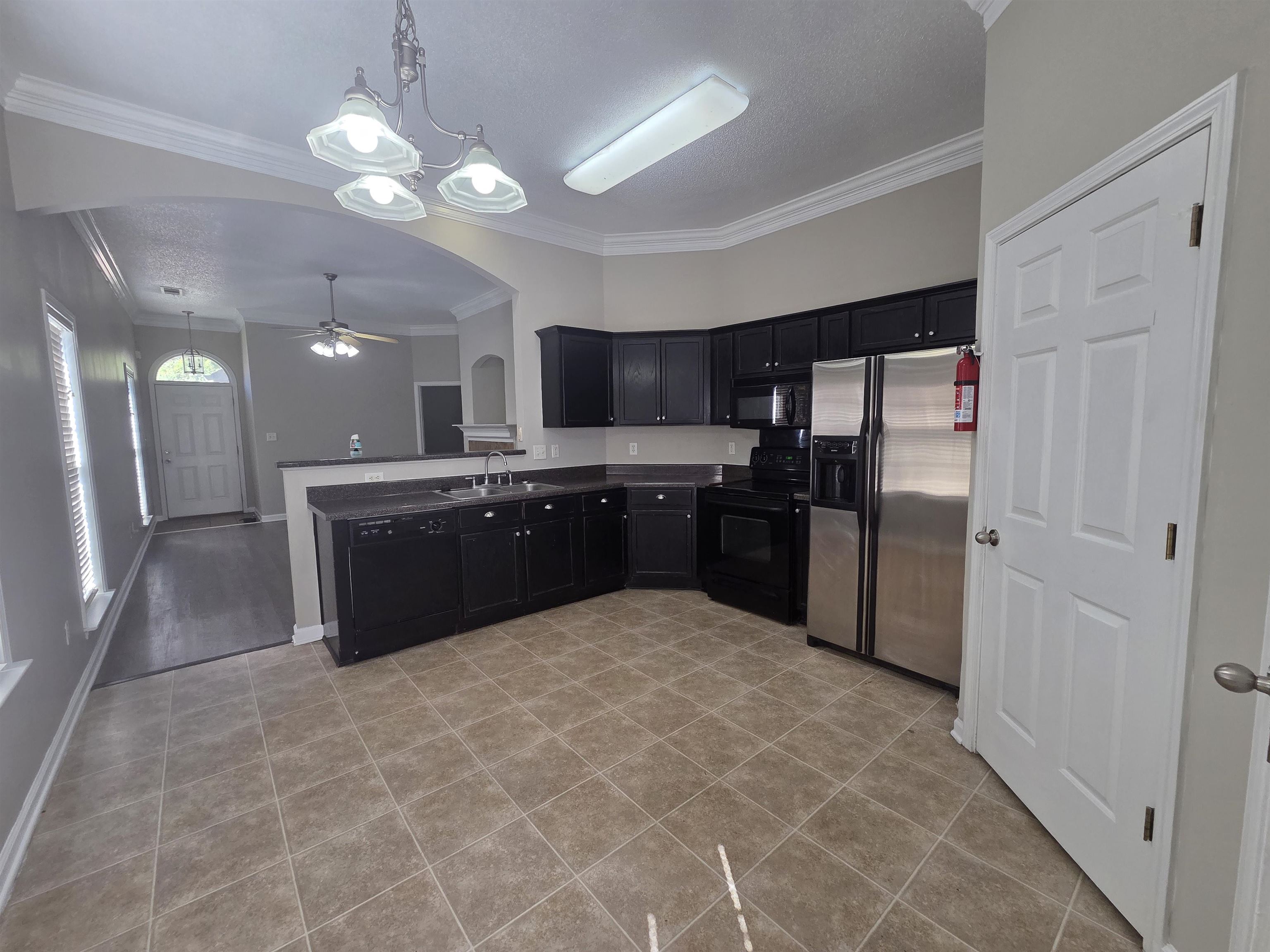6987 Parkbrook Ln Property Photo 5