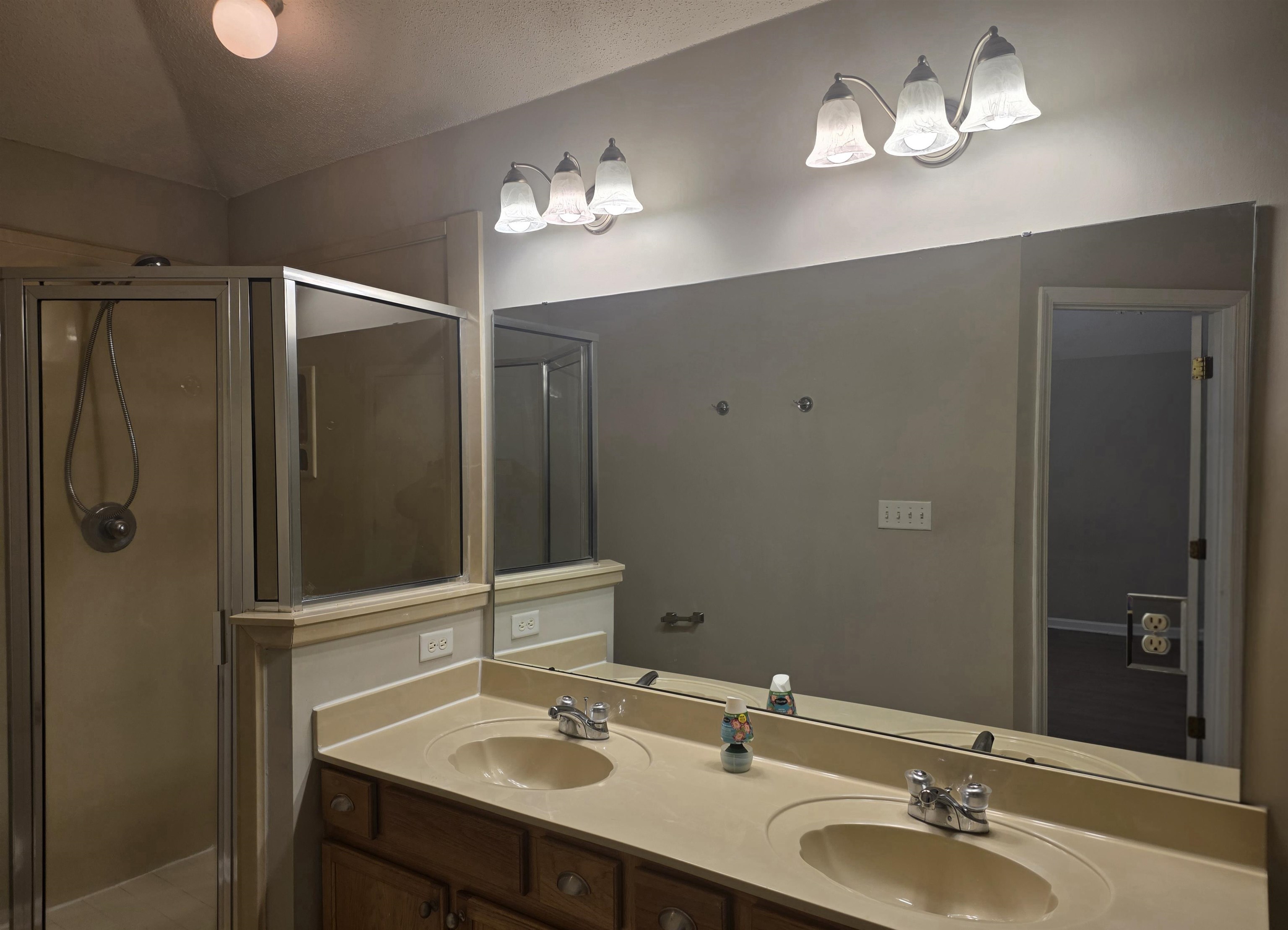 6987 Parkbrook Ln Property Photo 7
