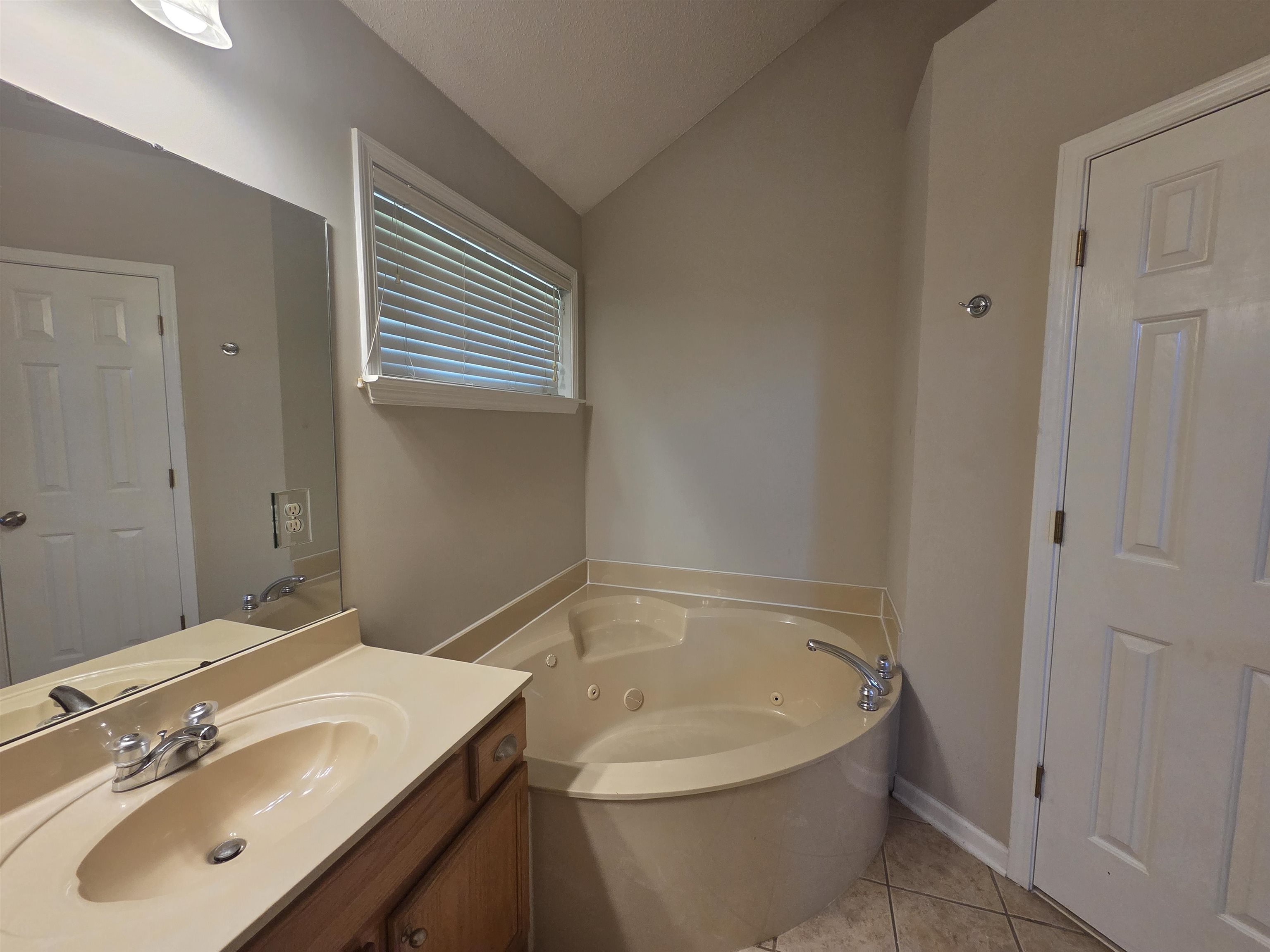 6987 Parkbrook Ln Property Photo 8