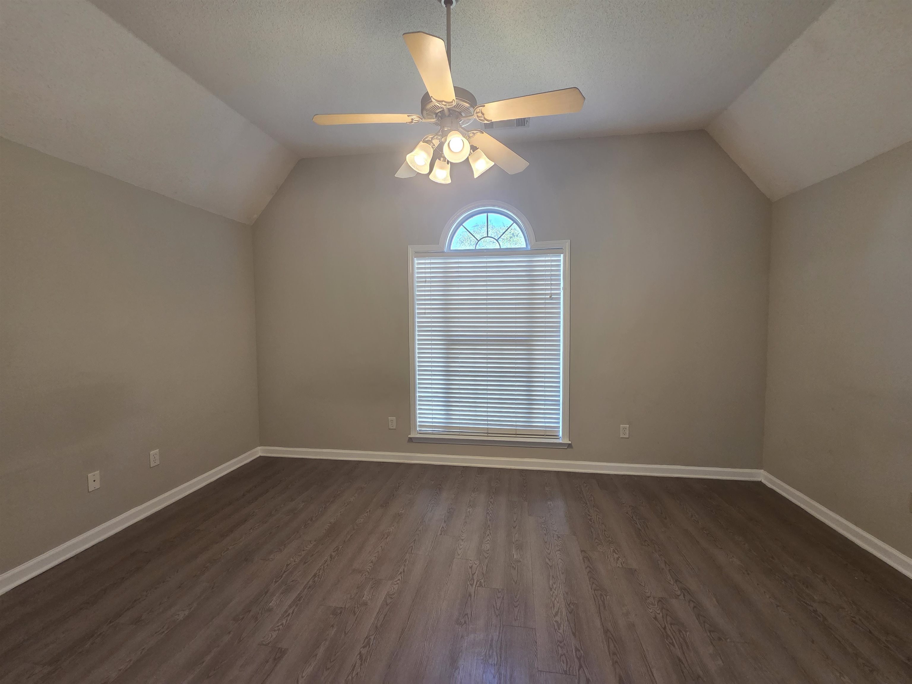 6987 Parkbrook Ln Property Photo 9