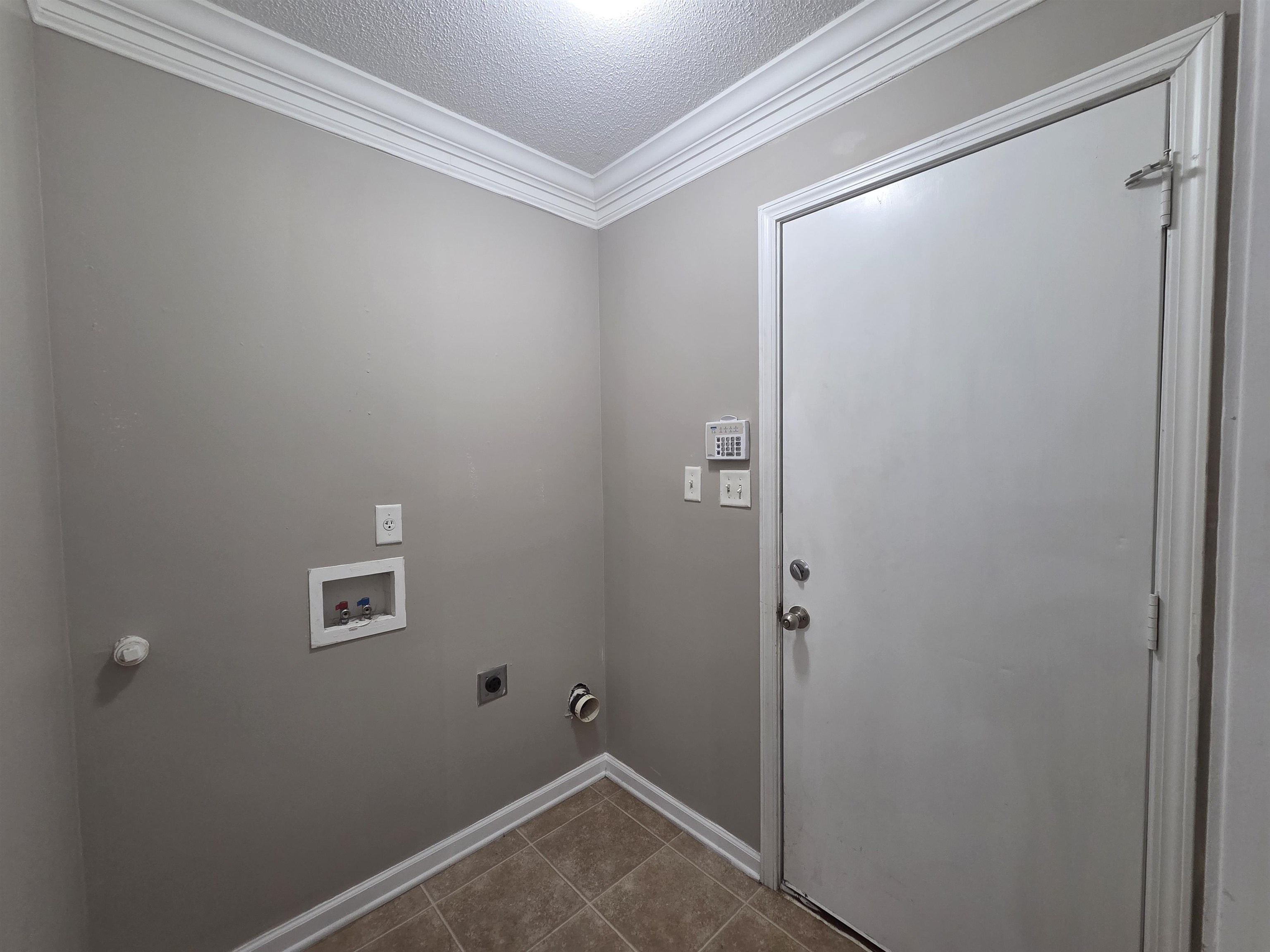 6987 Parkbrook Ln Property Photo 19