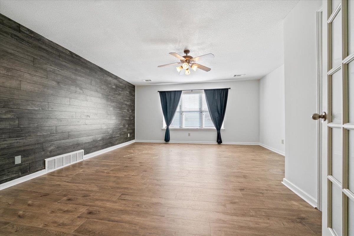 4450 Guinevere Ln Property Photo 26