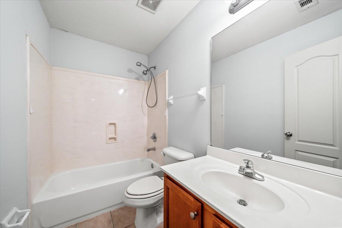 4450 Guinevere Ln Property Photo 27